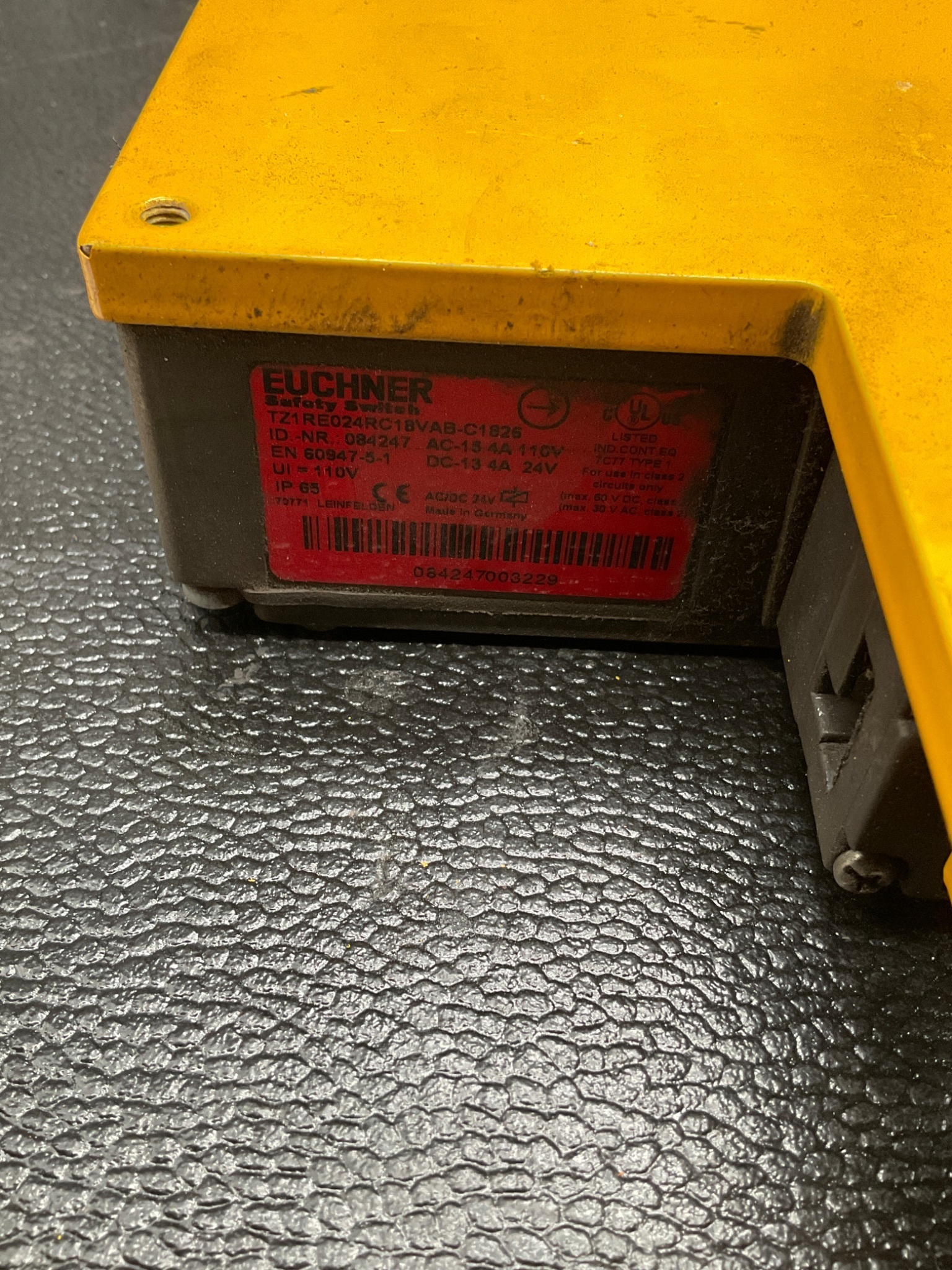 EUCHNER 084247 SAFETY SWITCH TZ1RE024RC18VAB-C1826 USED 4