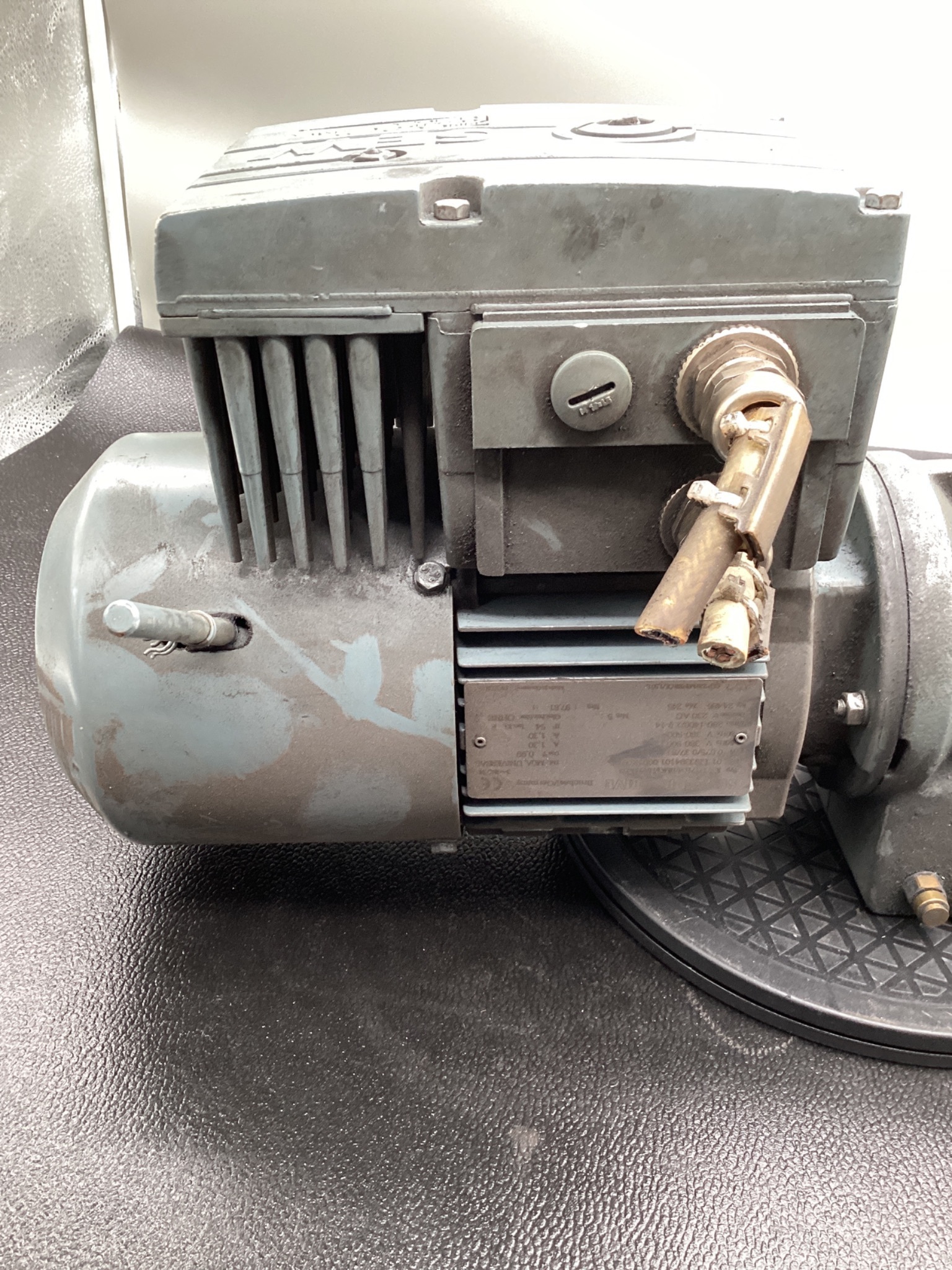 SEW-EURODRIVE K37 DT71D4/BMG/HR/MM03 HELICAL-BEVEL GEAR MOTOR USED 5