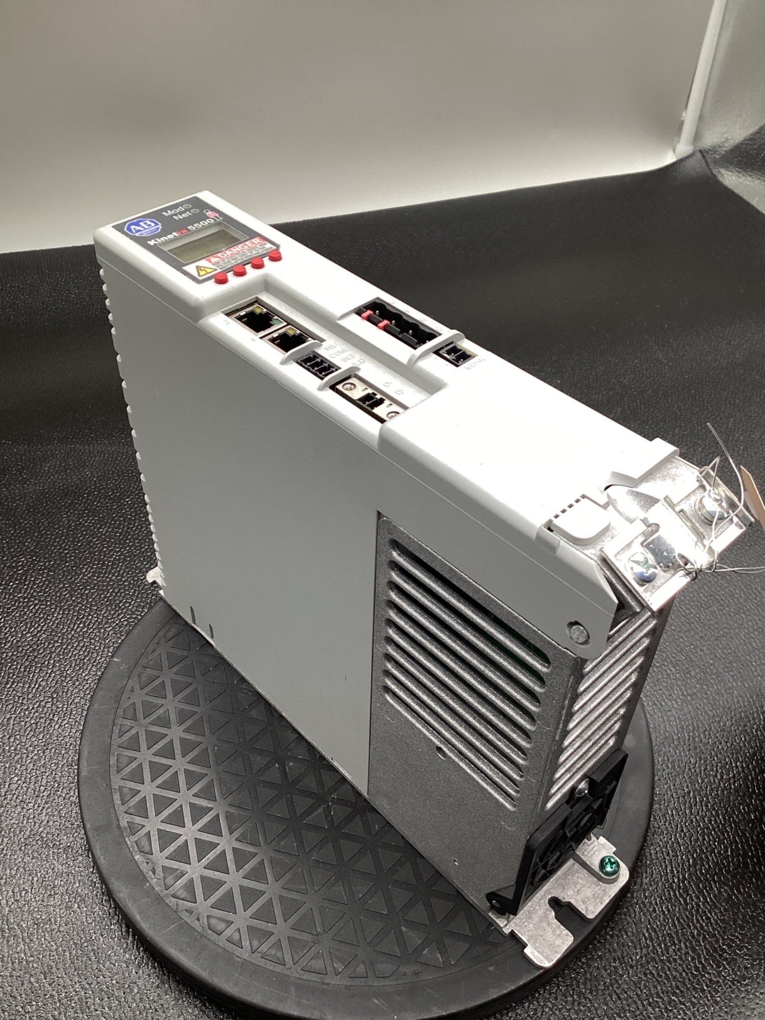 ALLEN BRADLEY 2198-H015-ERS KINETIX 5500 SERVO DRIVE 12.5A USED 1