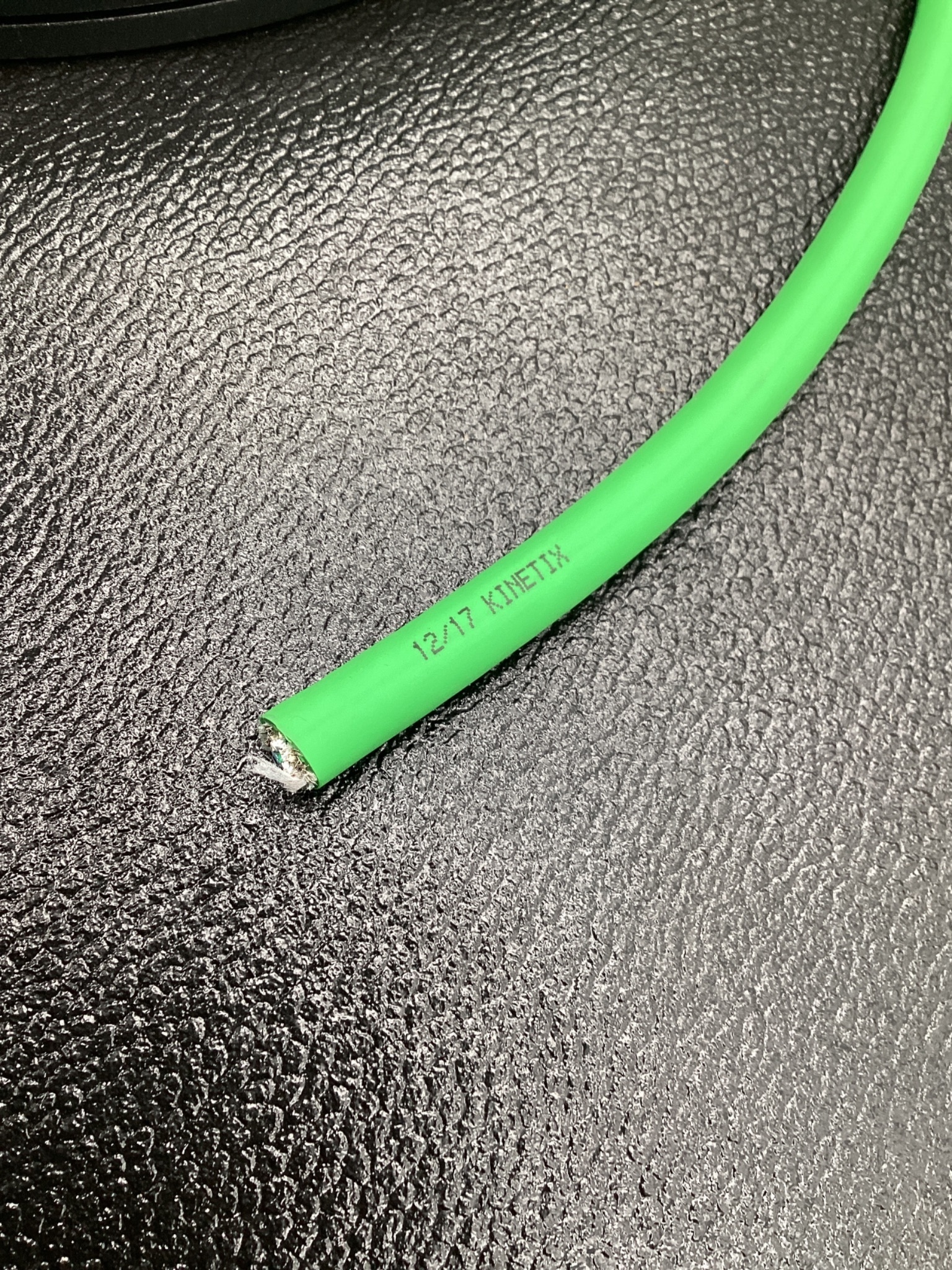 ALLEN BRADLEY 2090-CFBM7DF-CEAA05 MOTOR FEEDBACK CABLE 5M NEW 3