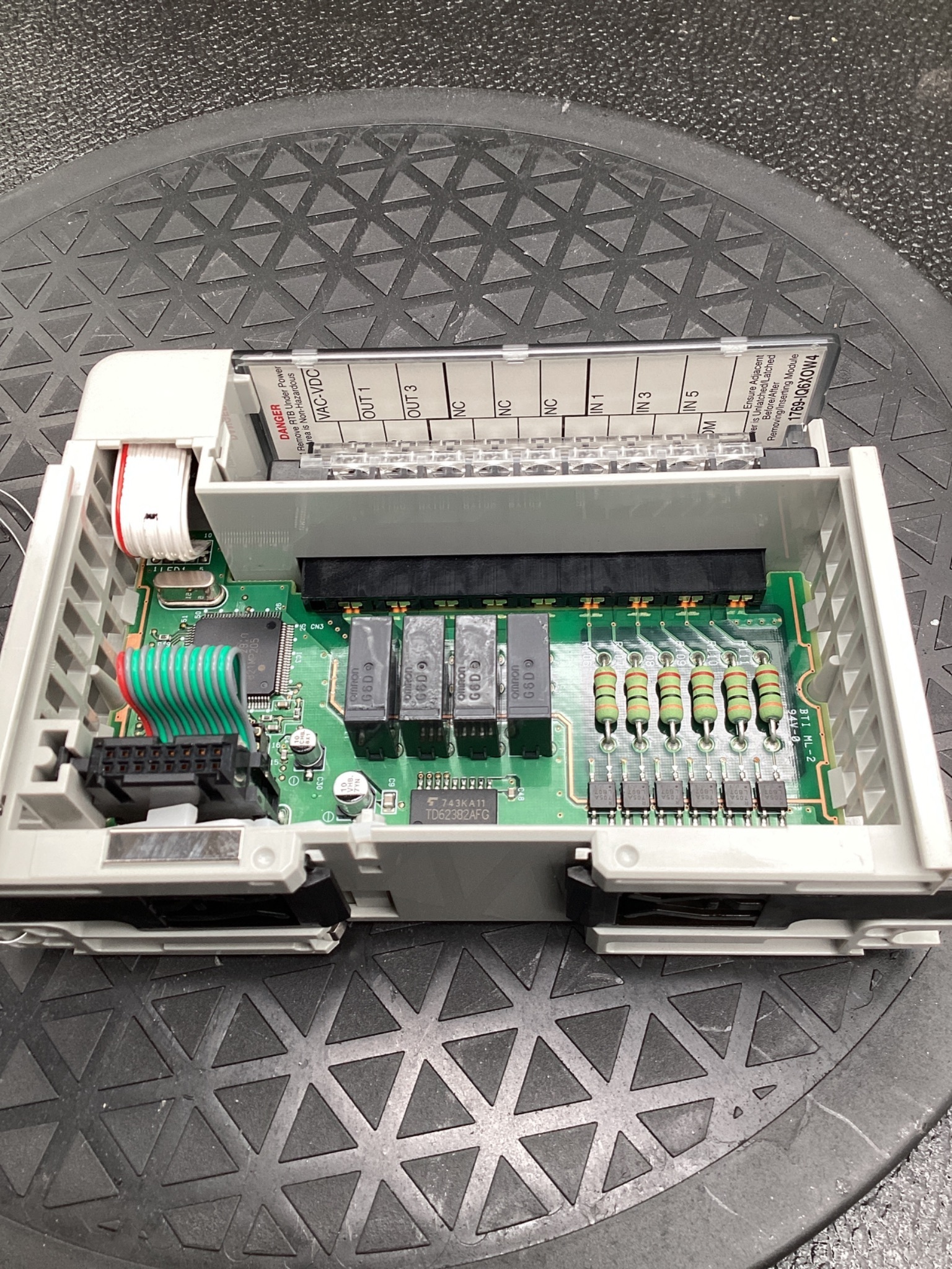 ALLEN BRADLEY 1769-IQ6XOW4 /B COMPACT I/O COMBO MODULE 24VDC RELAY USED 4