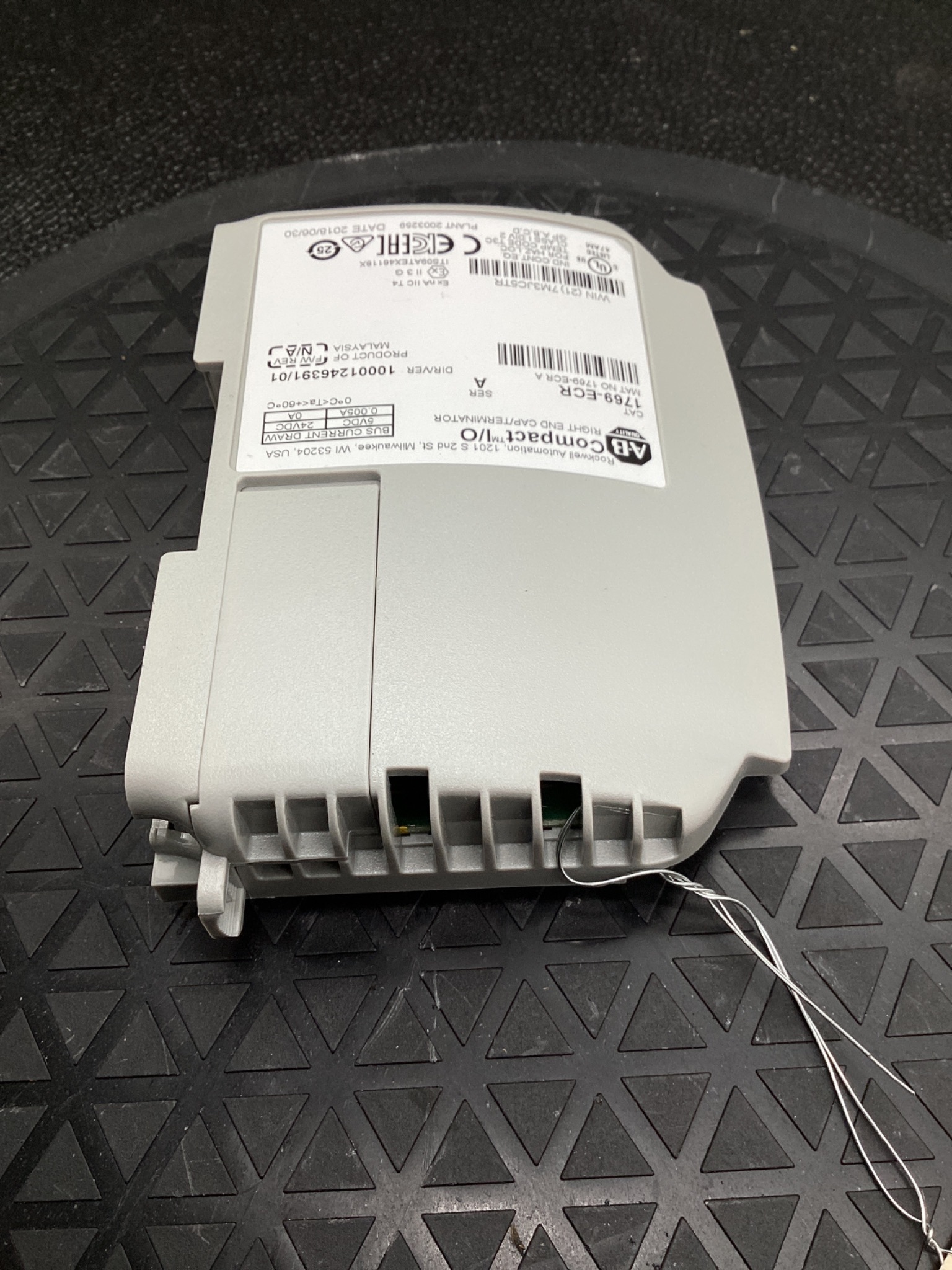 ALLEN BRADLEY 1769-ECR COMPACT I/O END CAP TERMINATOR MODULE USED 2