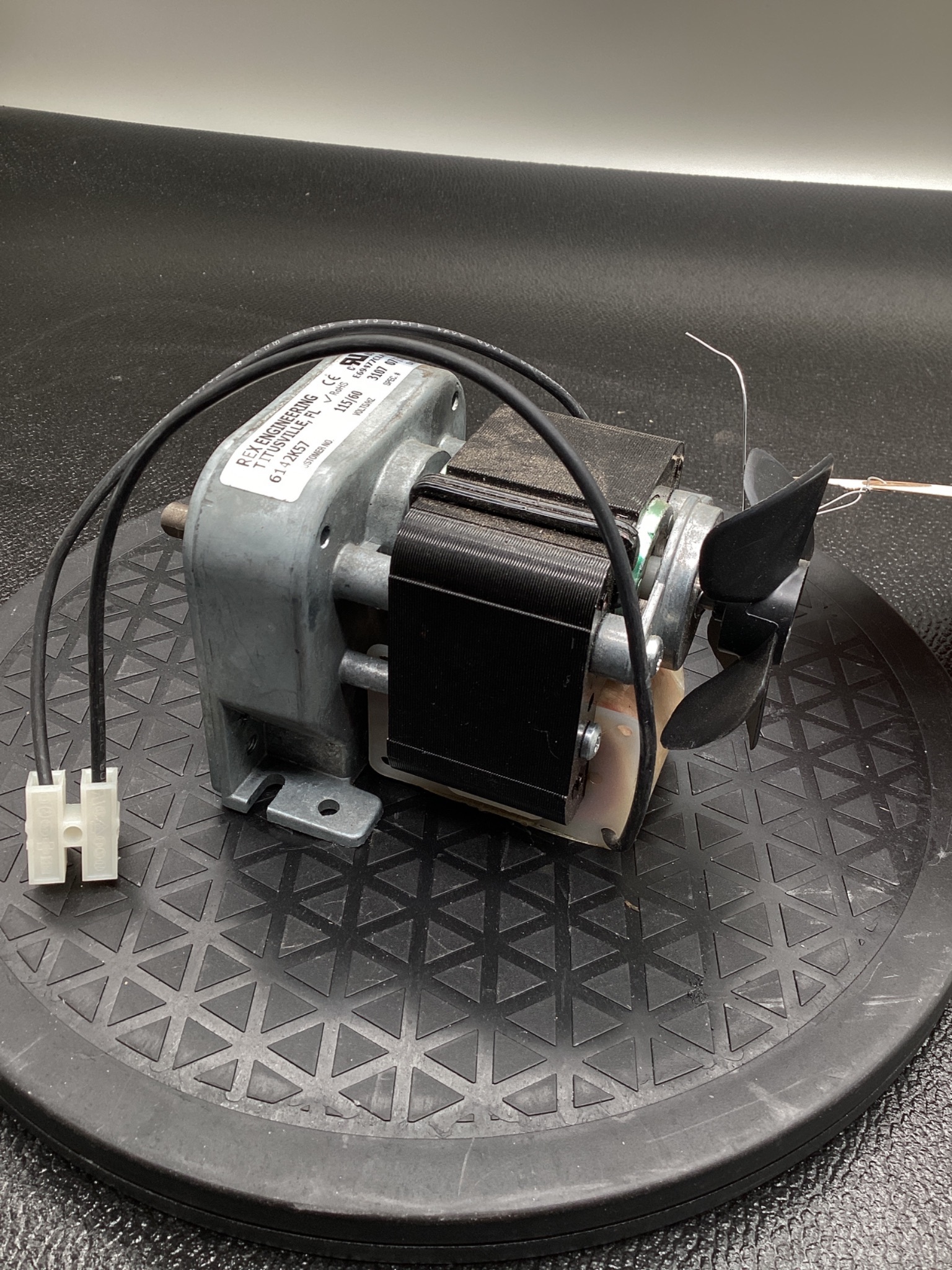 REX ENGINEERING E69477 CLASS B AC GEAR MOTOR 115V 5.75:1 RATIO USED 1