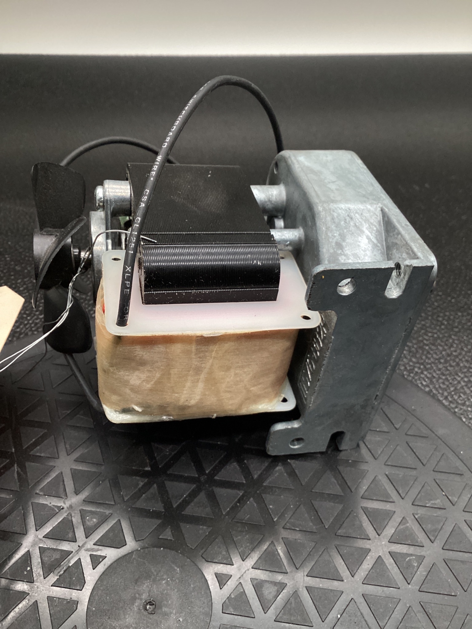 REX ENGINEERING E69477 CLASS B AC GEAR MOTOR 115V 5.75:1 RATIO USED 4