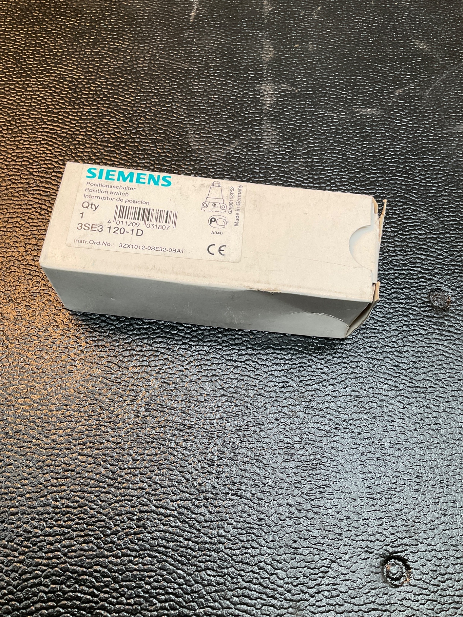 SIEMENS 3SE3 120-1D HEAVY-DUTY LIMIT SWITCH SNAP ACTION CONTACTS 1