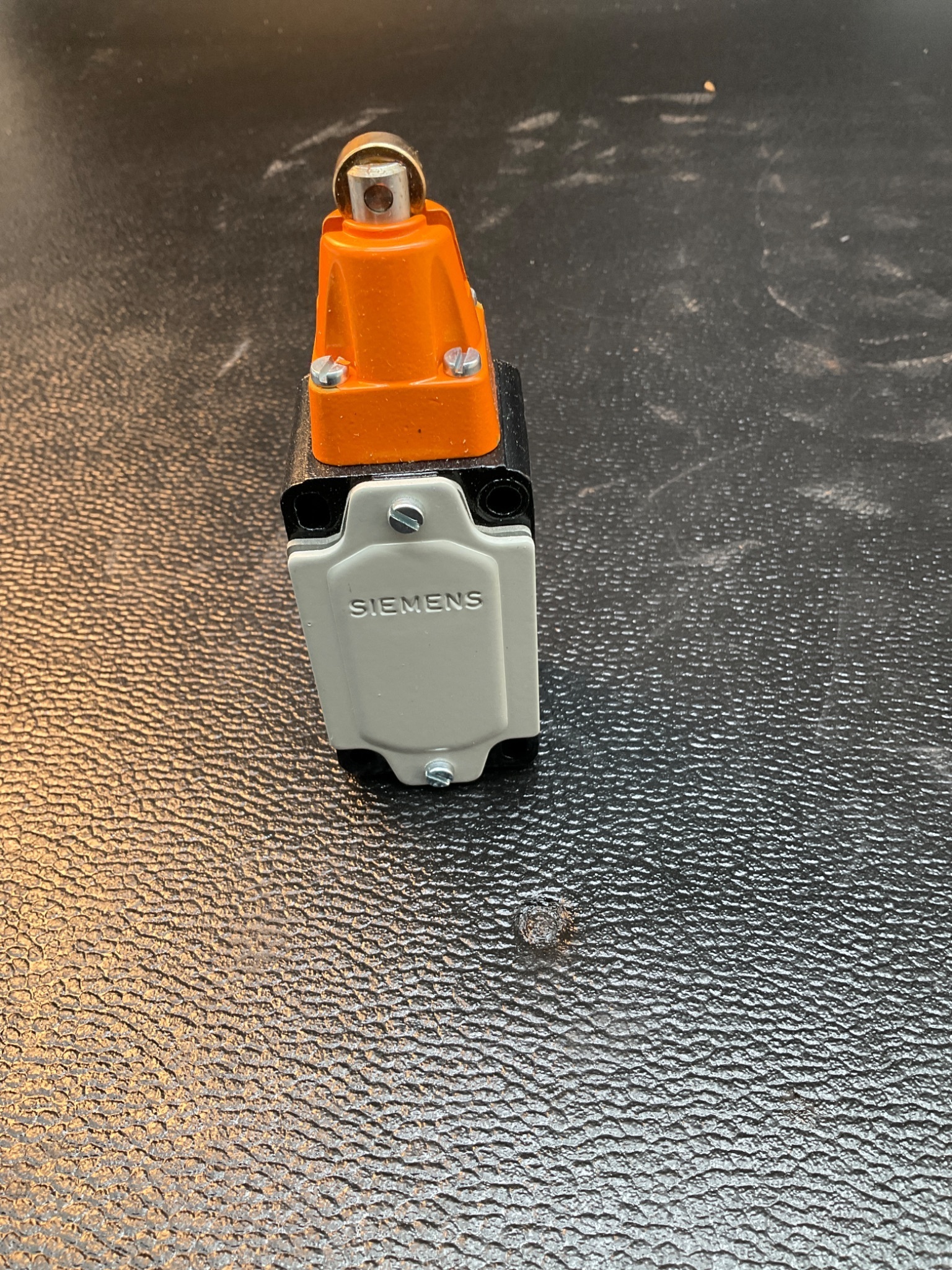 SIEMENS 3SE3 120-1D HEAVY-DUTY LIMIT SWITCH SNAP ACTION CONTACTS 3