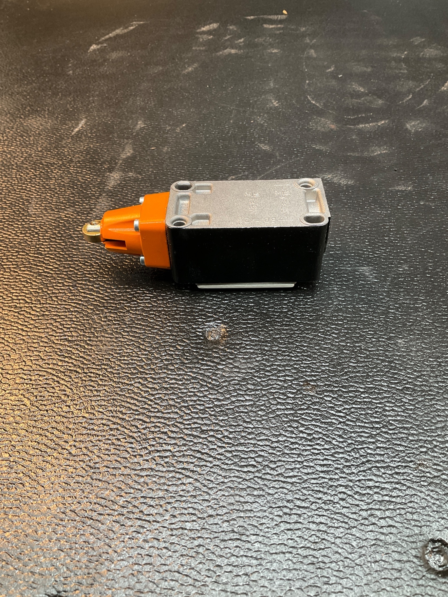 SIEMENS 3SE3 120-1D HEAVY-DUTY LIMIT SWITCH SNAP ACTION CONTACTS 4