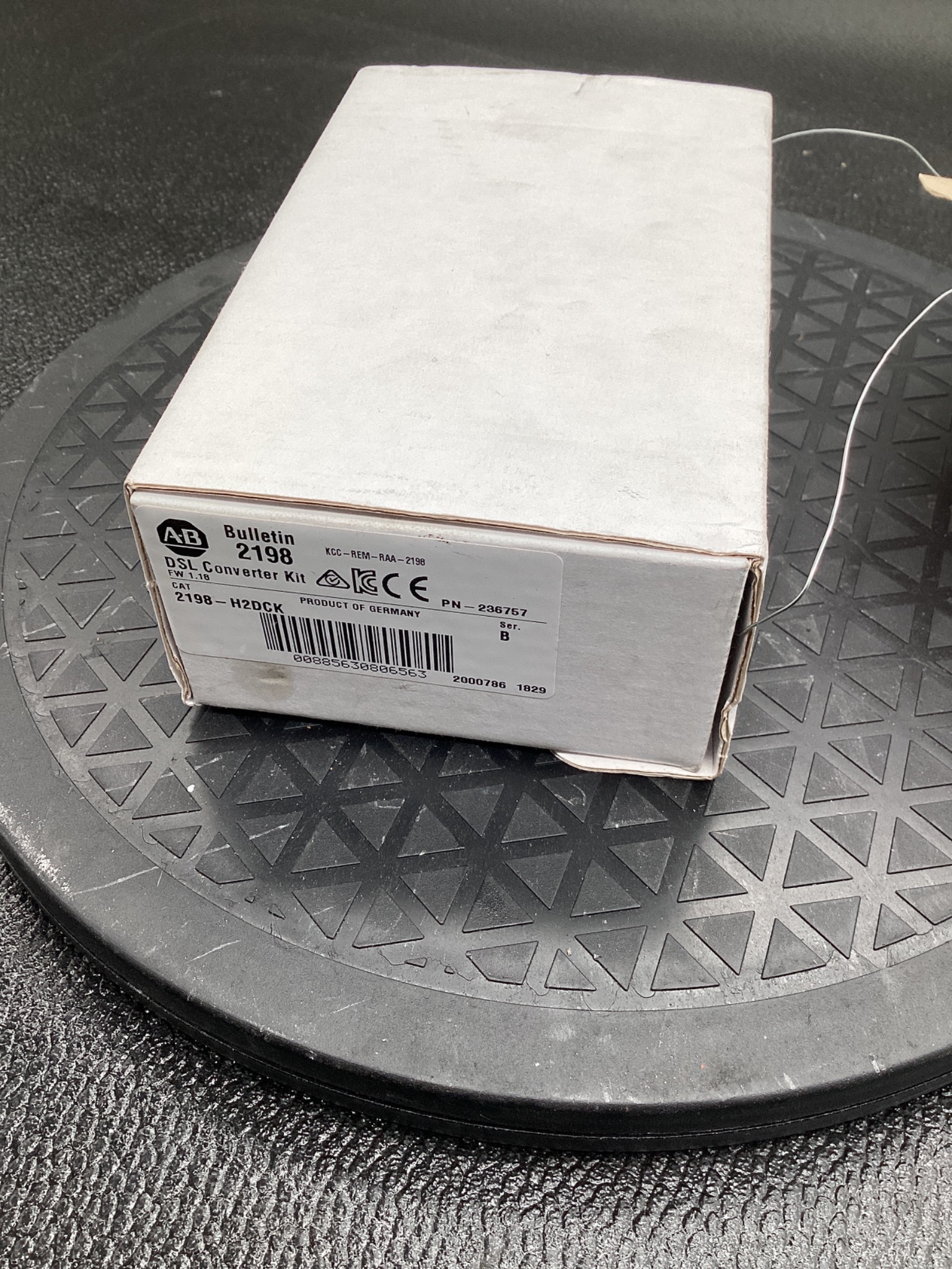 ALLEN BRADLEY 2198-H2DCK HIPERFACE TO DSL FEEDBACK CONVERTER KIT USED 1