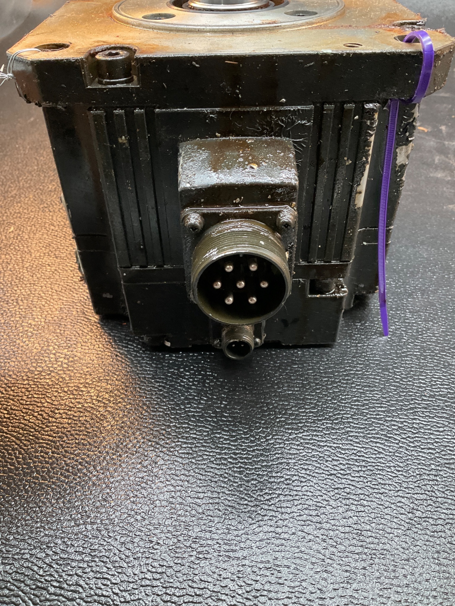 MITSUBISHI HC202BS AC SERVO MOTOR 2KW 138V 11A USED 1
