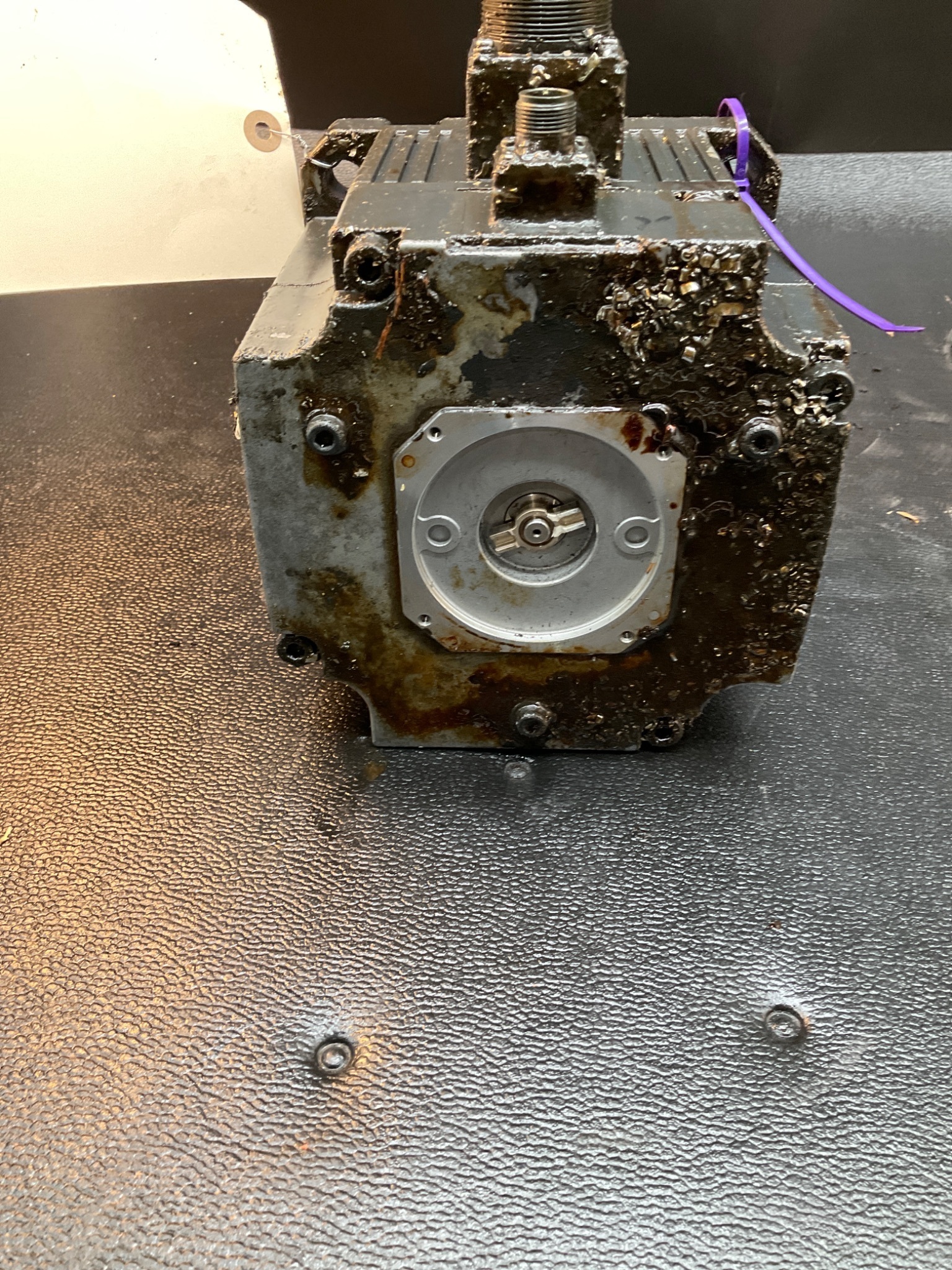 MITSUBISHI HC202BS AC SERVO MOTOR 2KW 138V 11A USED 2