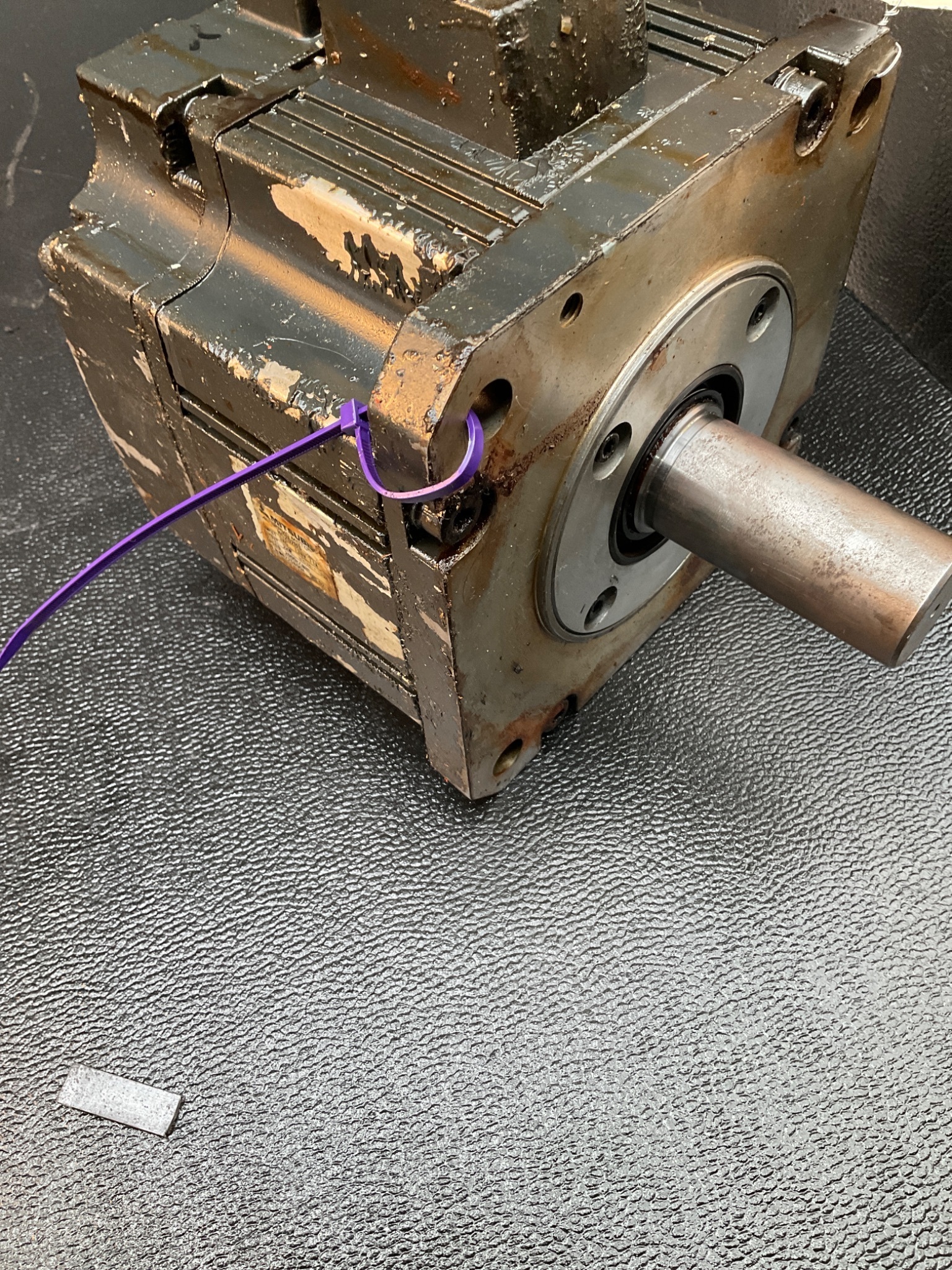 MITSUBISHI HC202BS AC SERVO MOTOR 2KW 138V 11A USED 5