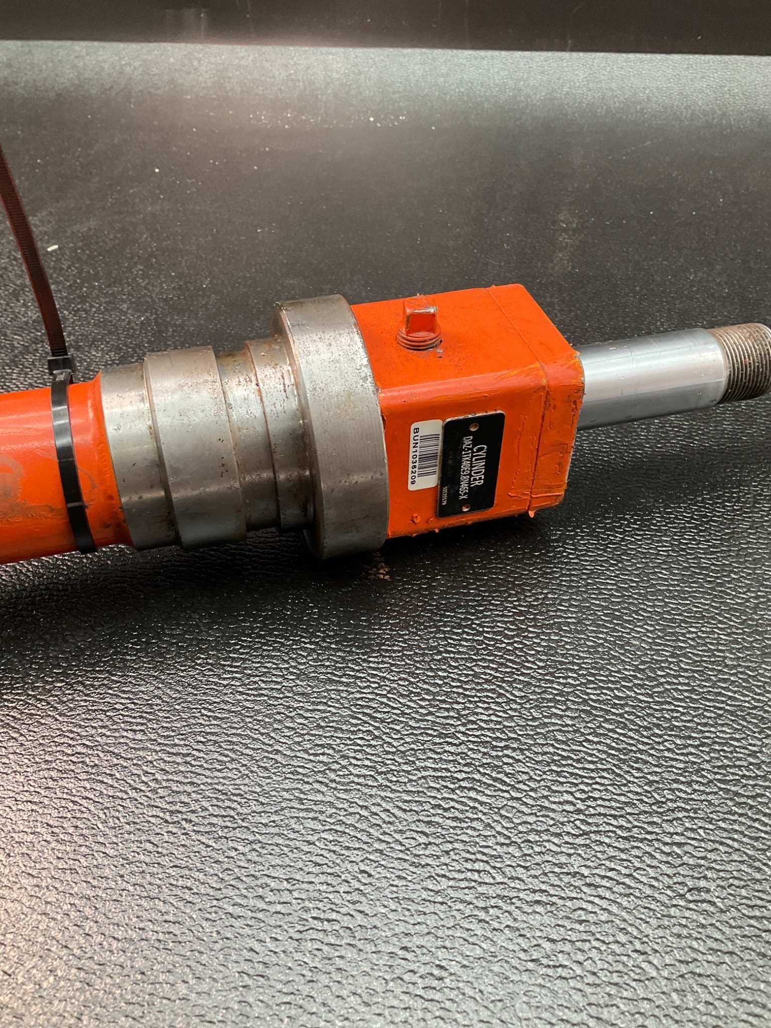PARKER 1TK40E9.8N465-X PNEUMATIC CYLINDER 40MM BORE 465MM STROKE USED 4