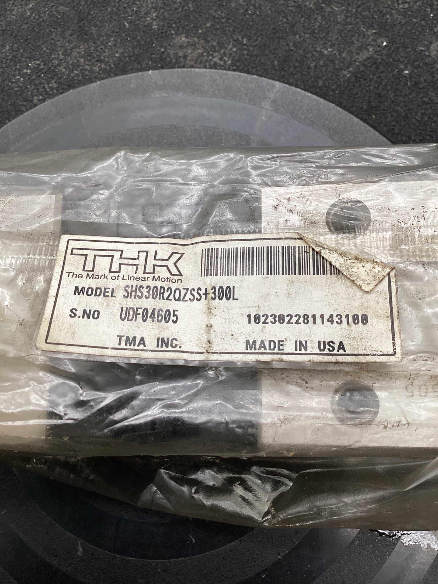 THK SHS30R2QZSS+300L LINEAR GUIDE USED 3