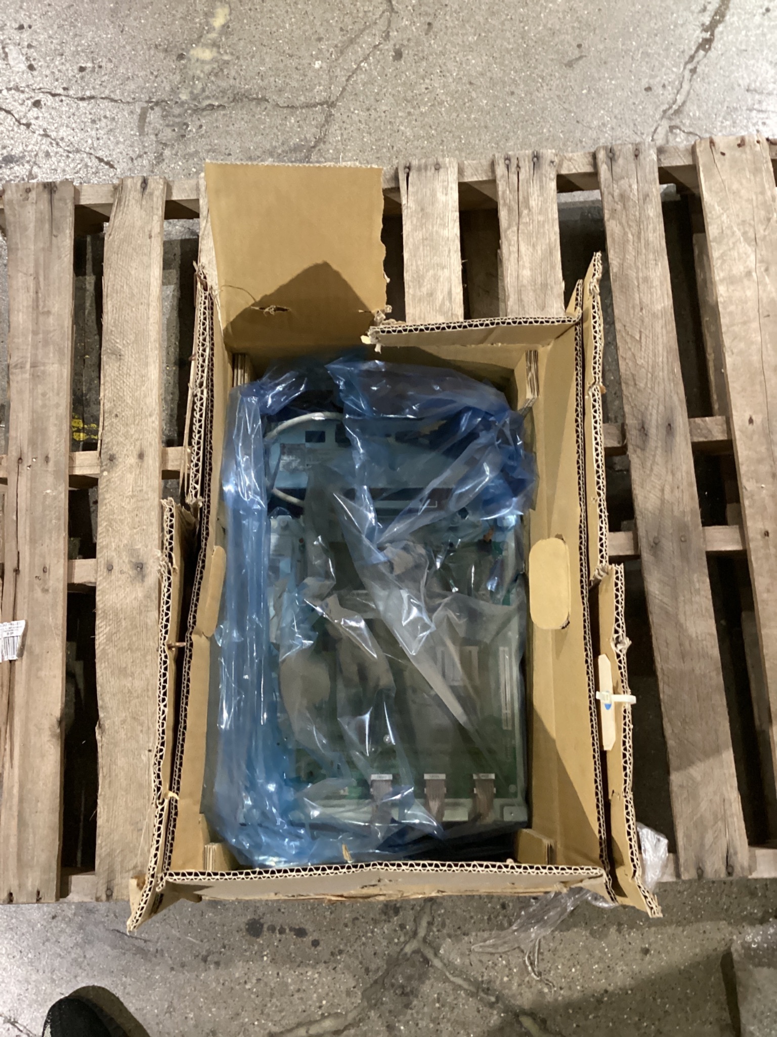 YASKAWA JZRCR-YSV03-11 DX100 ROBOT SERVOPACK AMPLIFIER NEW 3