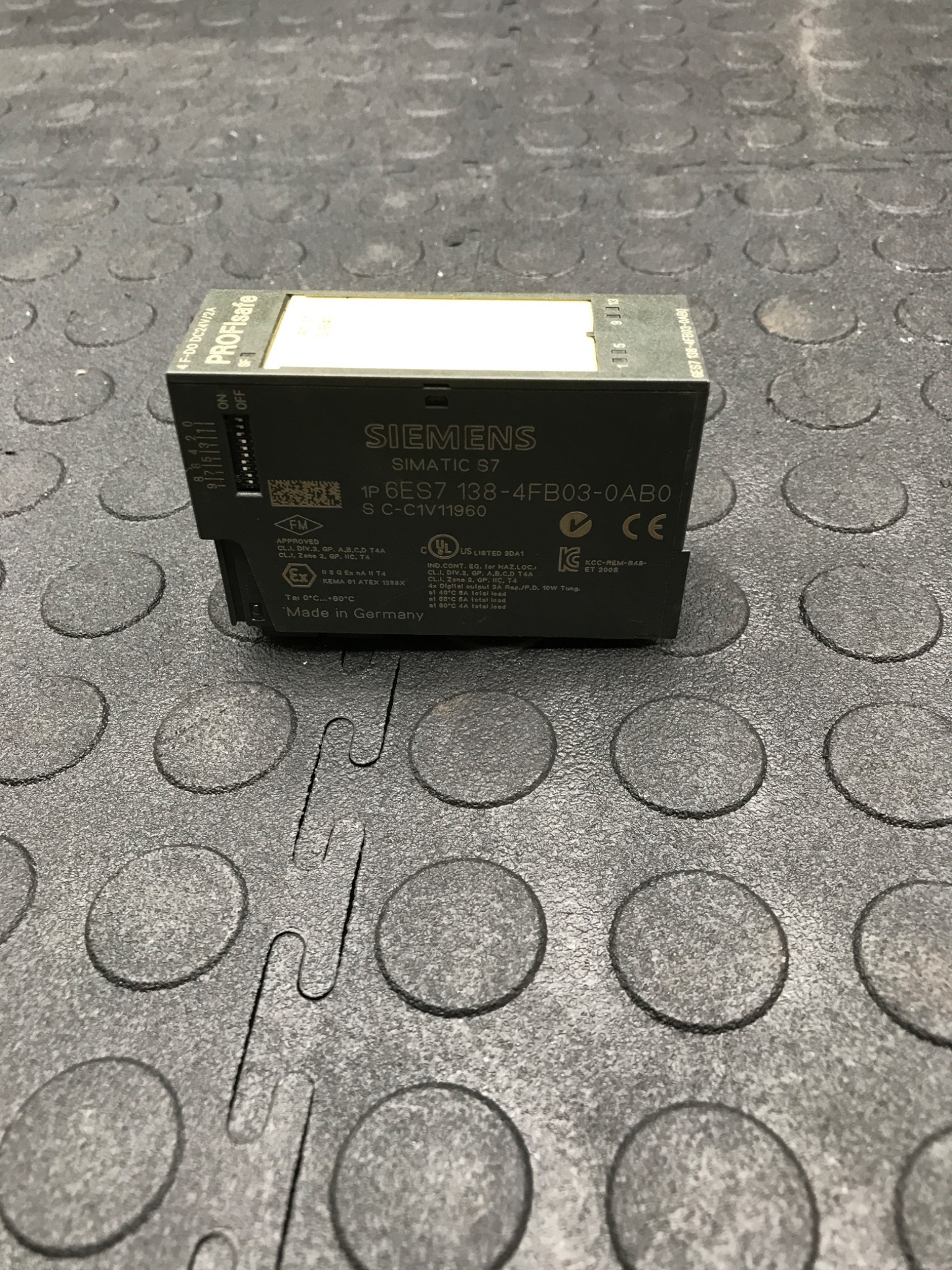 SIEMENS 6ES7 138-4FB03-0AB0 Simatic S7 Digital Output Module USED 1