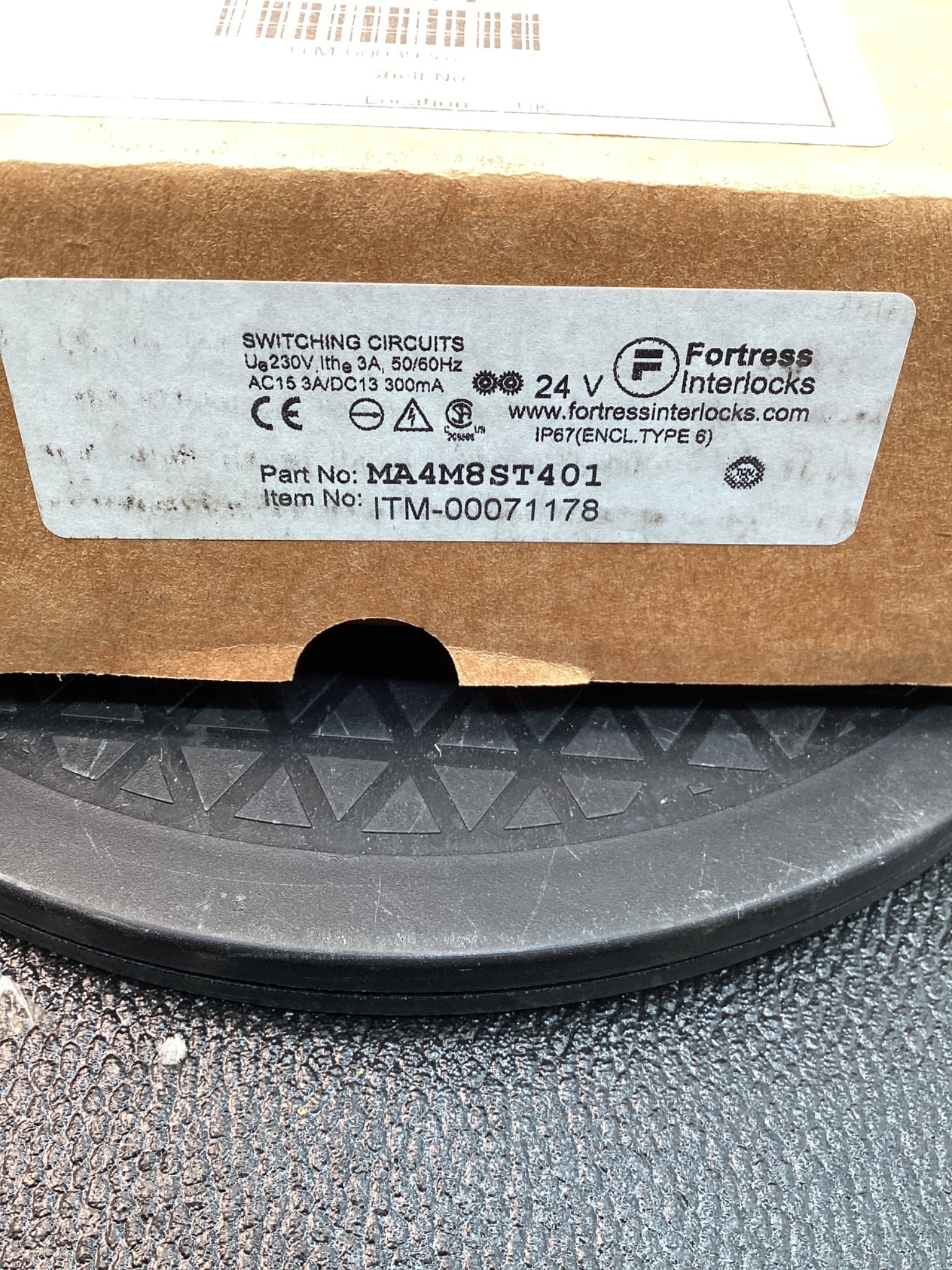 FORTRESS INTERLOCKS MA4M8ST401 SAFETY INTERLOCK SWITCH RIGHT HANDLE NEW 1