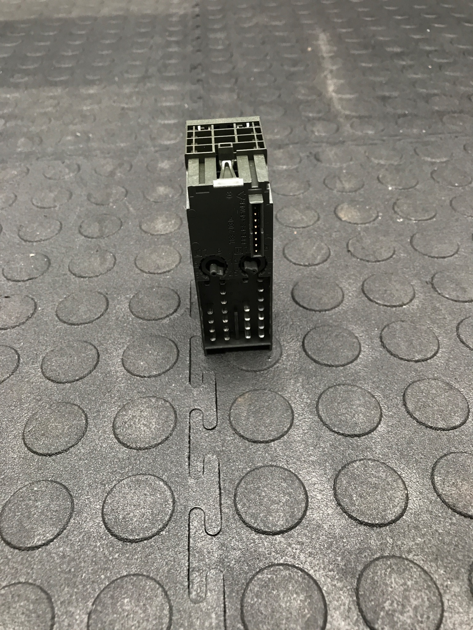 SIEMENS 6ES7 138-4FB03-0AB0 Simatic S7 Digital Output Module USED 3