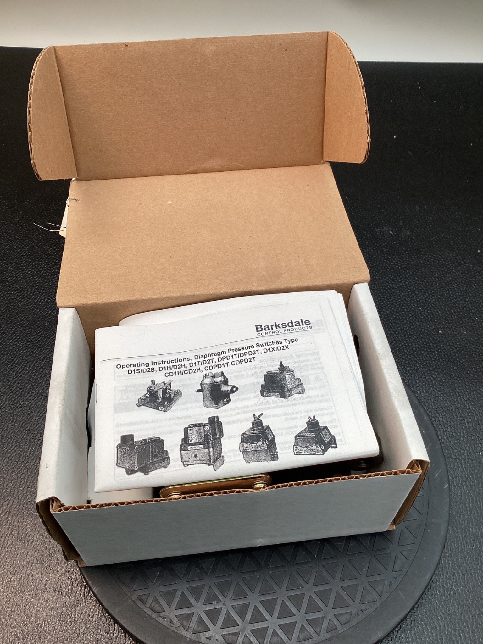 BARKSDALE DPD1T-H18SS DIFFERENTIAL PRESSURE SWITCH 0.4–18 PSI NEW 5