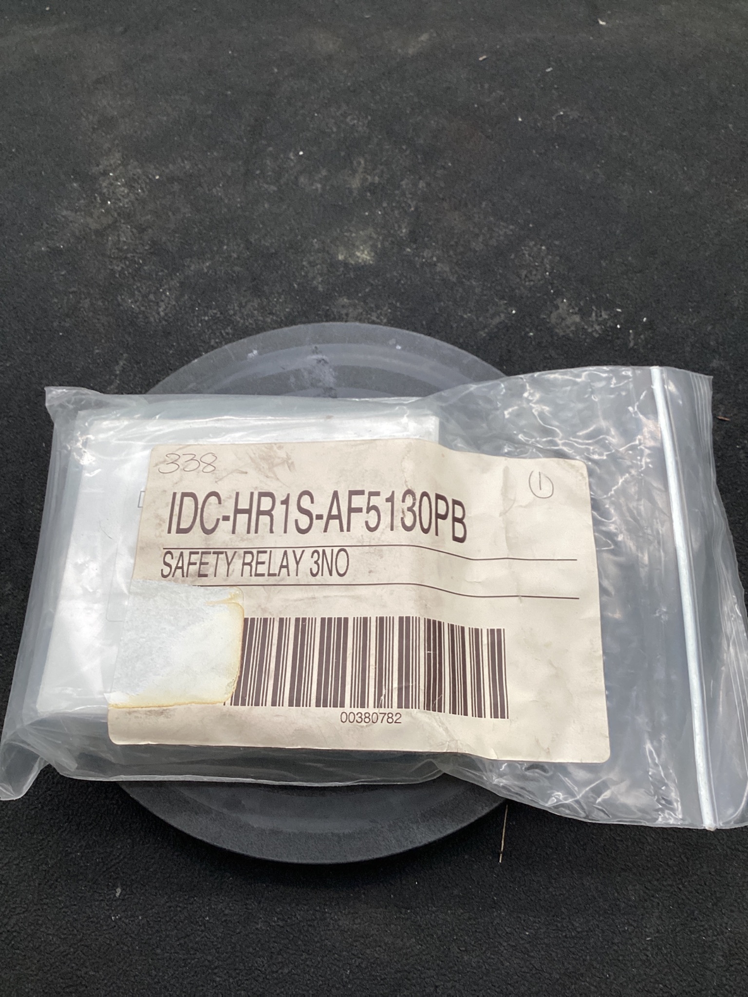 IDEC IDC-HR1S-AF5130PB SAFETY RELAY 3NO DIN RAIL NEW 0