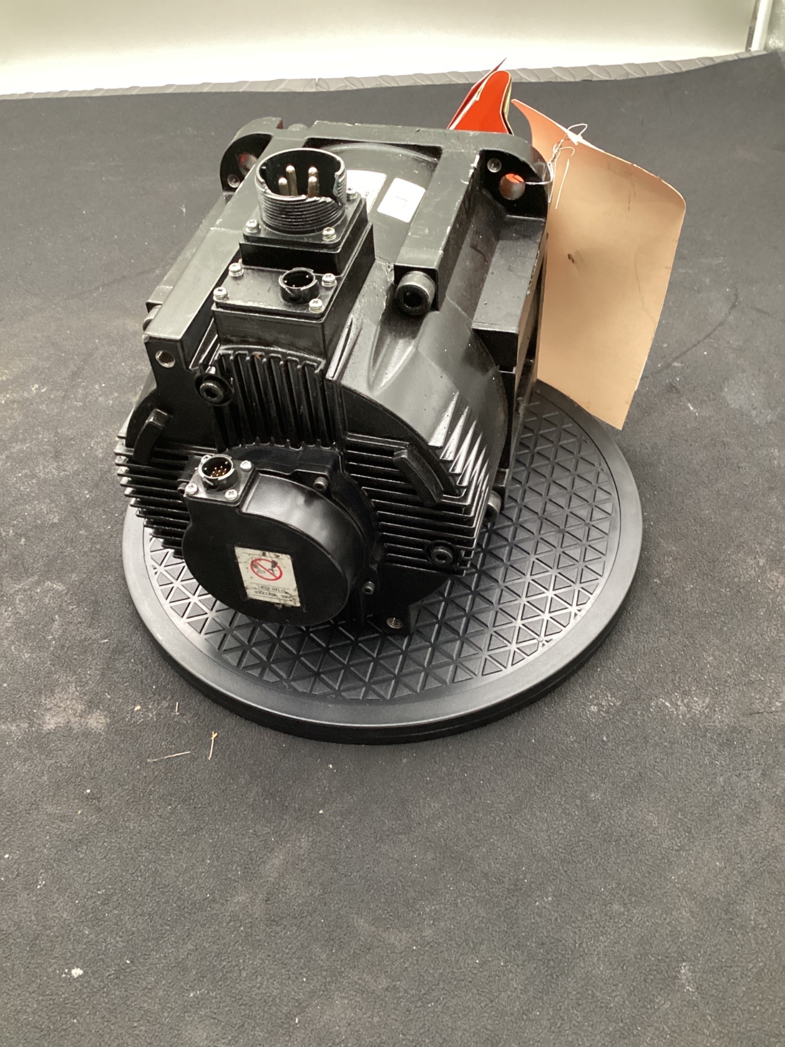 YASKAWA SGMGV-44A3A6E AC SERVO MOTOR 4.4KW 200V 20BIT ENCODER USED 2