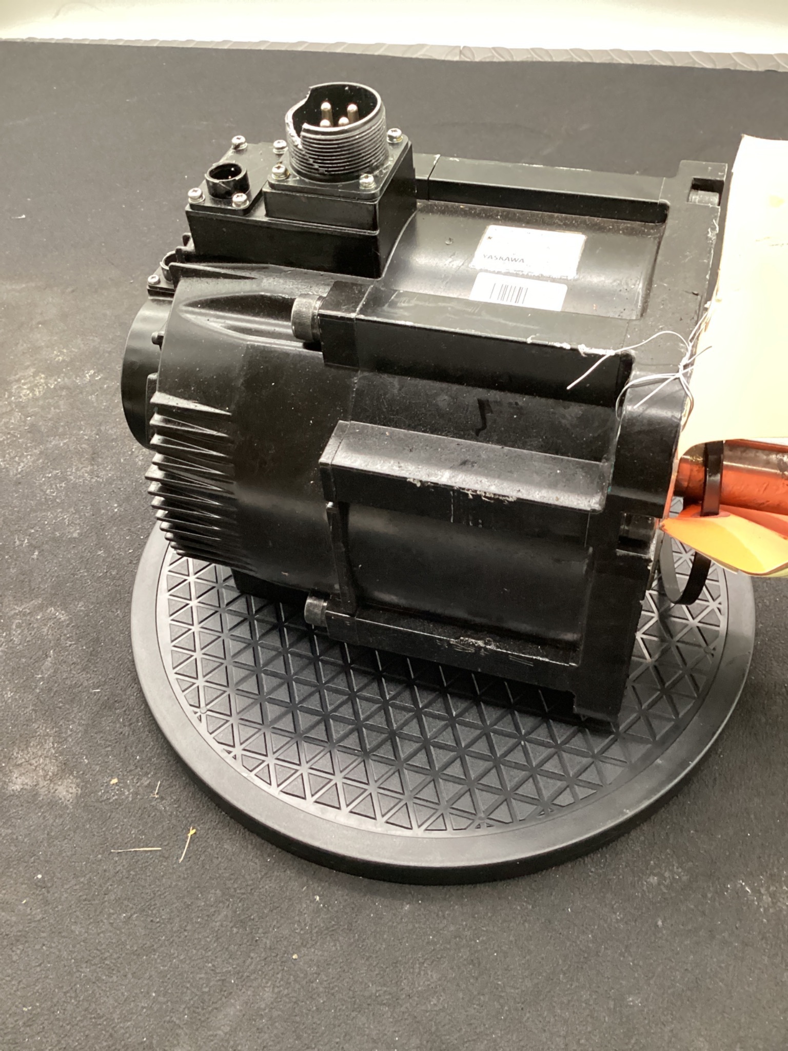 YASKAWA SGMGV-44A3A6E AC SERVO MOTOR 4.4KW 200V 20BIT ENCODER USED 3