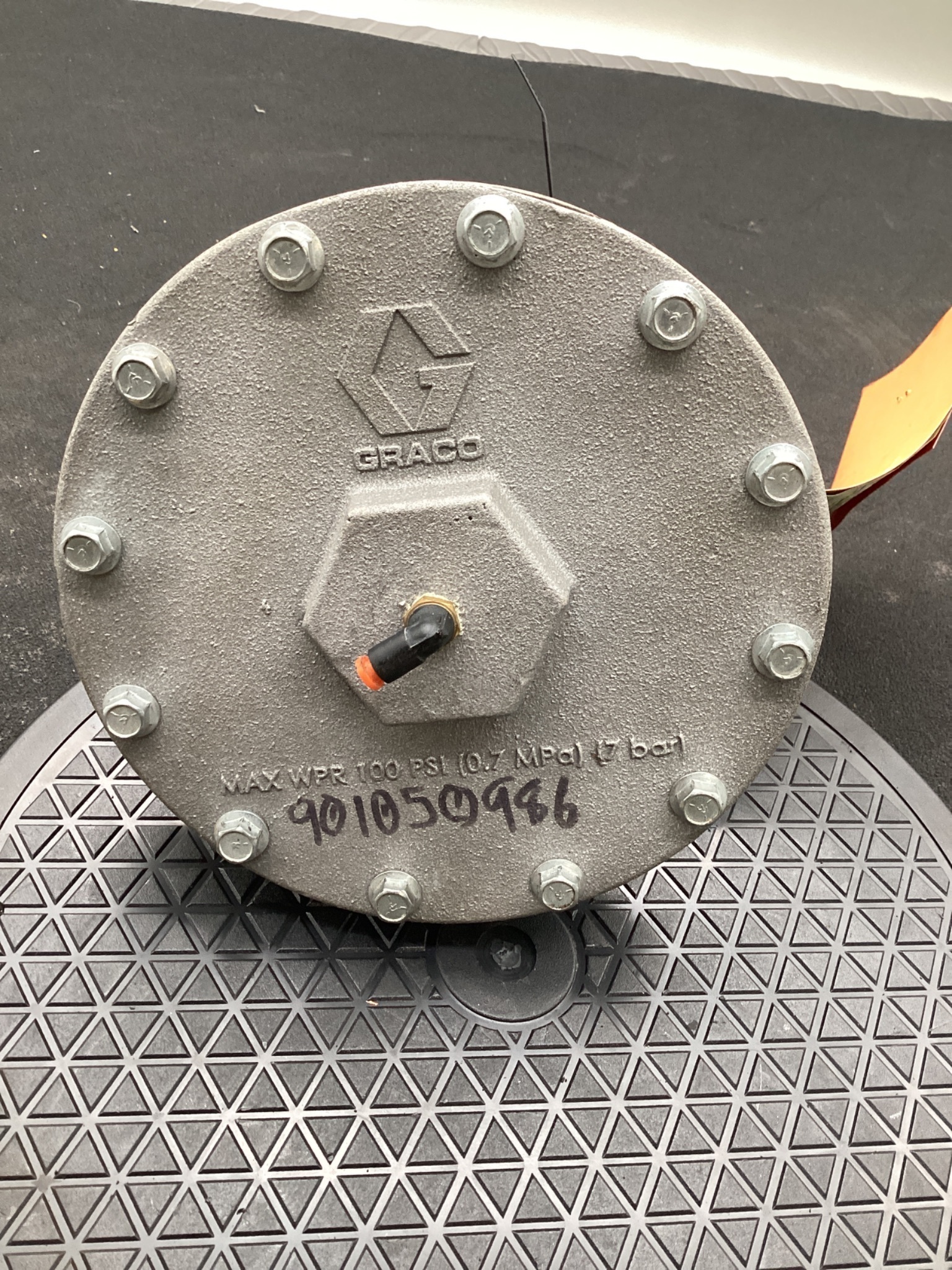 GRACO 246642 AIR OPERATED MASTIC FLUID PRESSURE REGULATOR USED 1