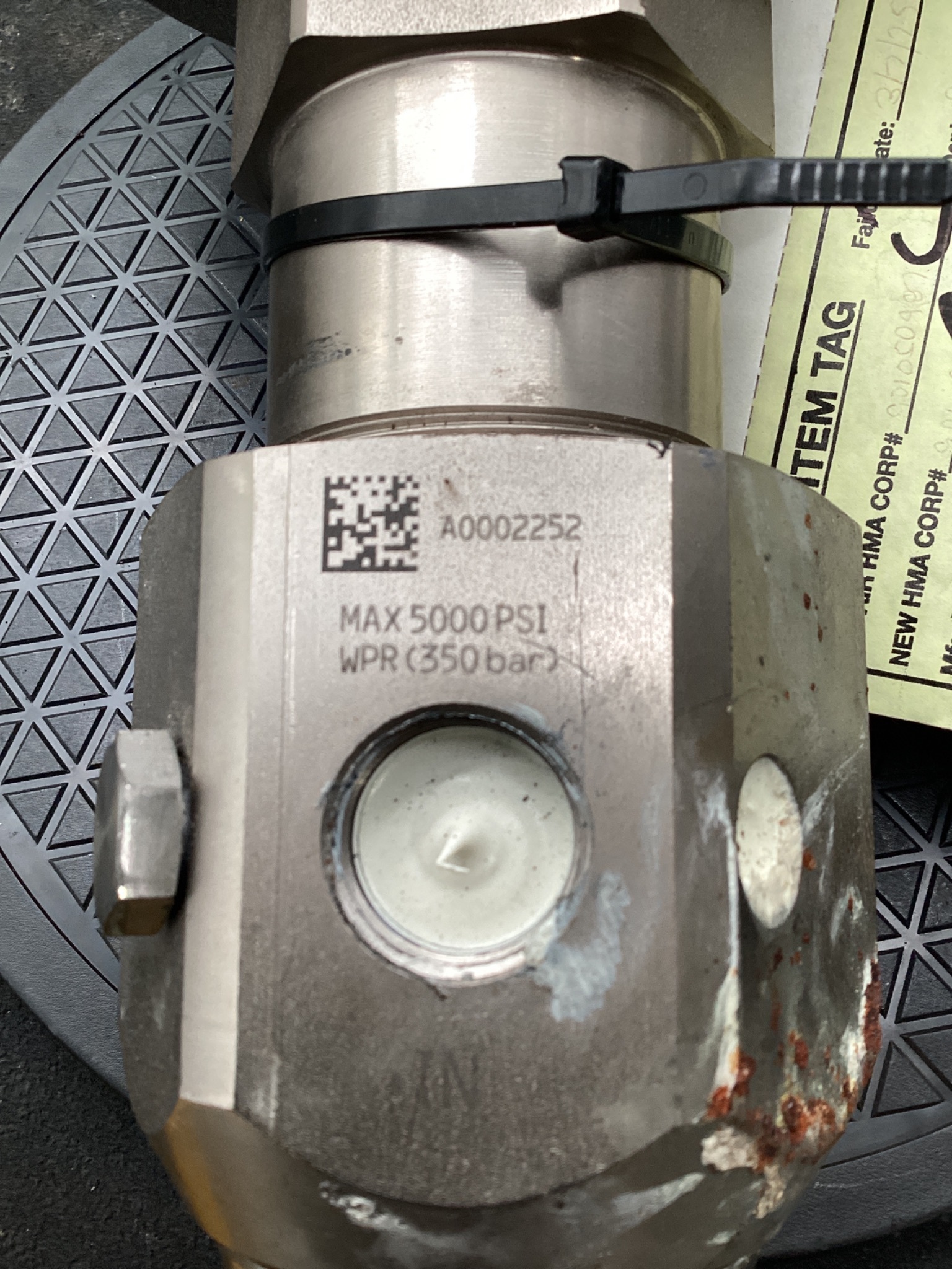 GRACO 246642 AIR OPERATED MASTIC FLUID PRESSURE REGULATOR USED 2