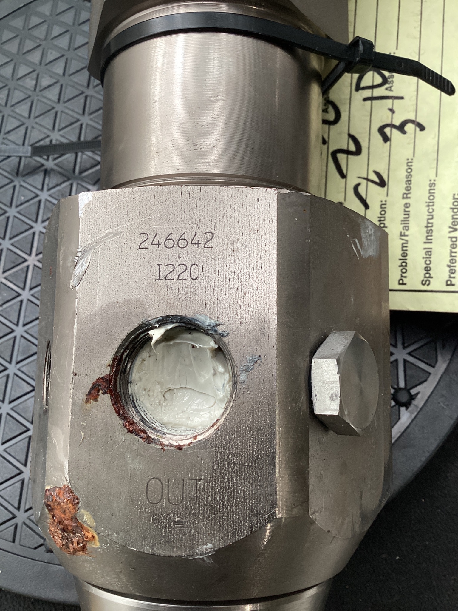 GRACO 246642 AIR OPERATED MASTIC FLUID PRESSURE REGULATOR USED 3