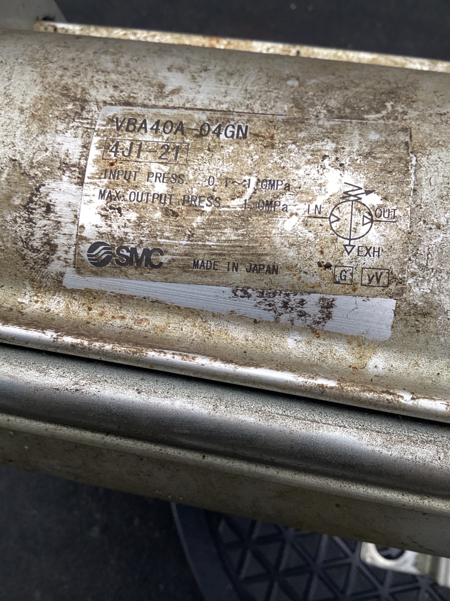 SMC VBA40A-04GN BOOSTER REGULATOR 1/2IN 145PSI USED 3