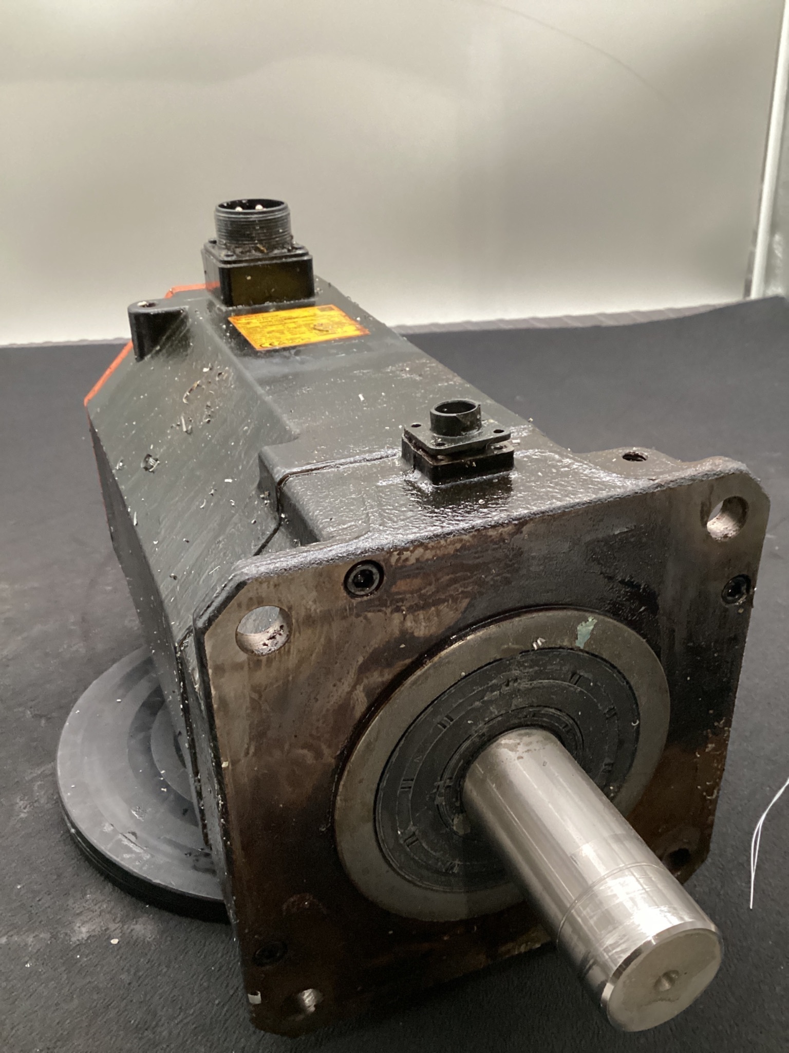 FANUC A06B-0272-B400#0100 AIS40/4000 AC SERVO MOTOR 24V BRAKE USED 0