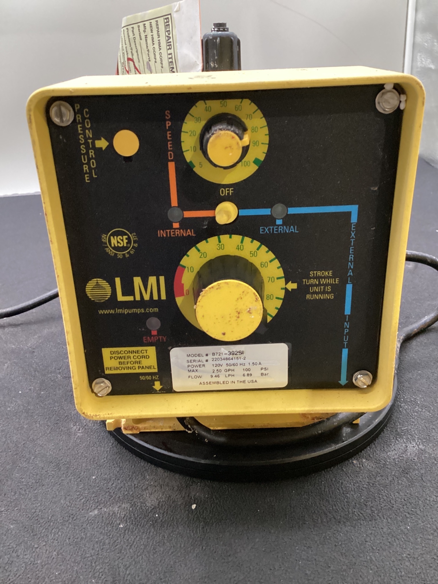 LMI B721-392SI CHEMICAL METERING PUMP 2.5GPH 100PSI 115V USED 1