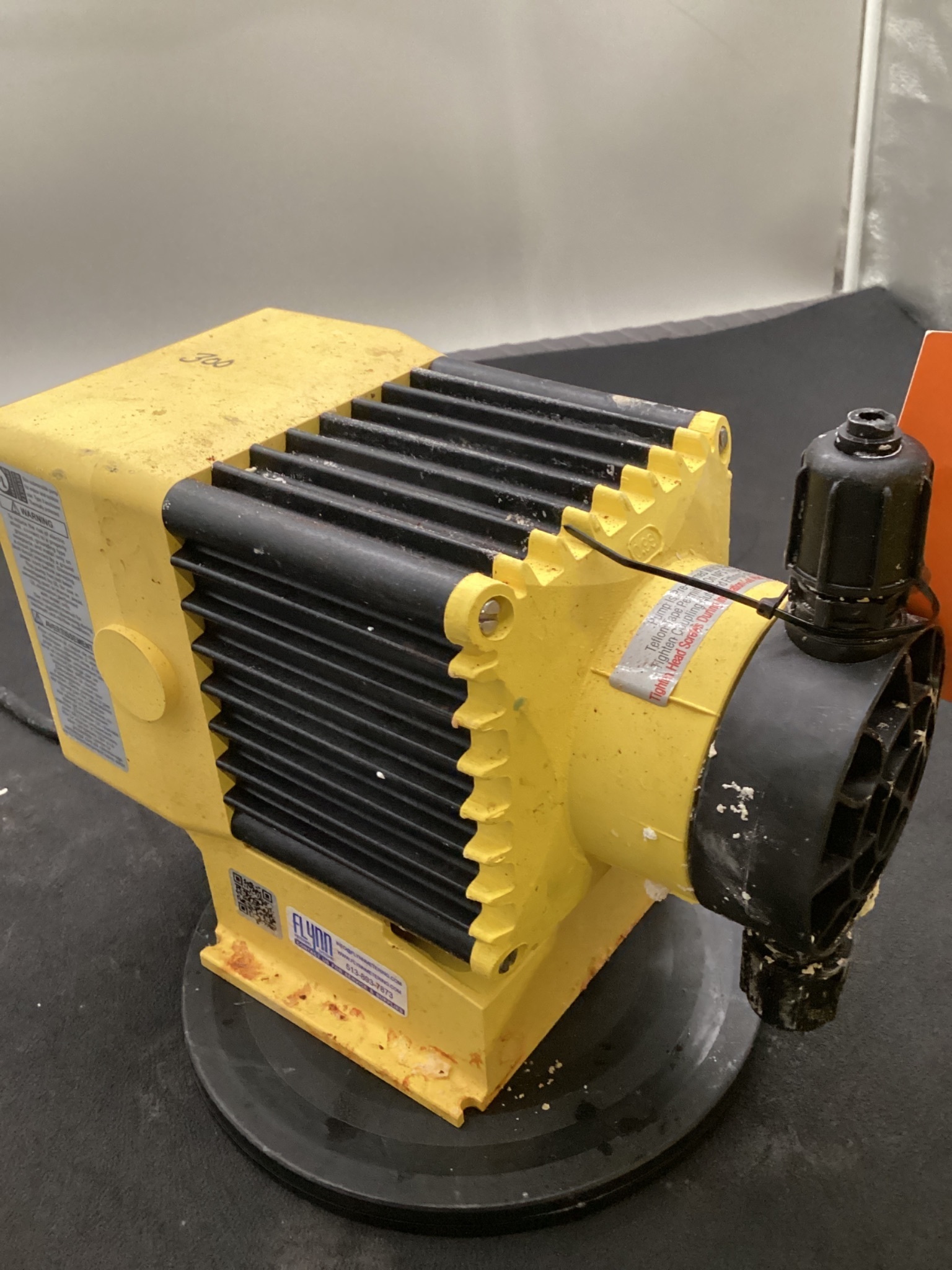 LMI B721-392SI CHEMICAL METERING PUMP 2.5GPH 100PSI 115V USED 2