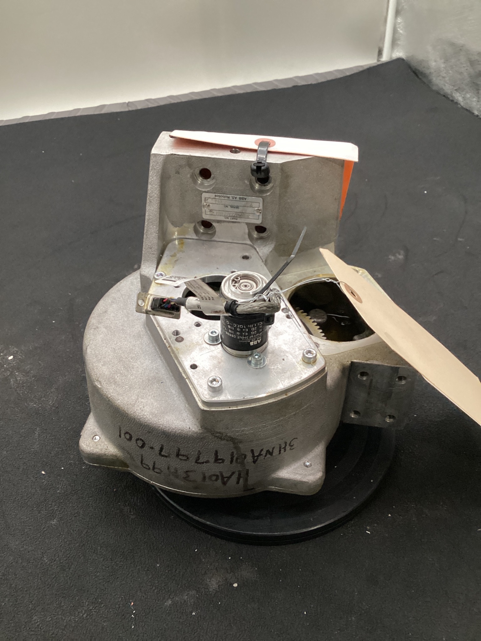 ABB 3HNA022372-001 GEAR BOX CBS USED 2