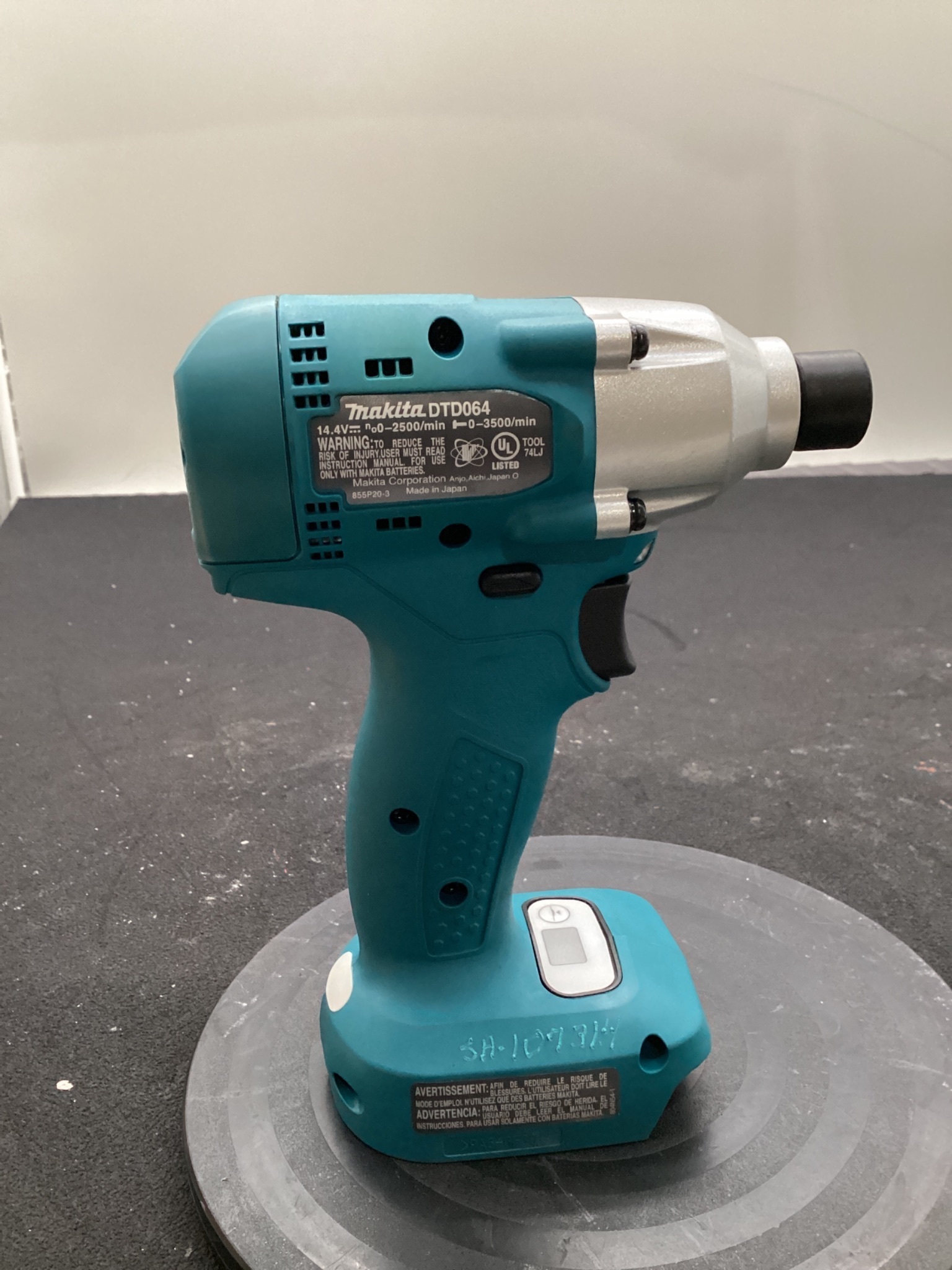 MAKITA DTD064 14.4V CORDLESS IMPACT DRIVER TOOL ONLY USED 4
