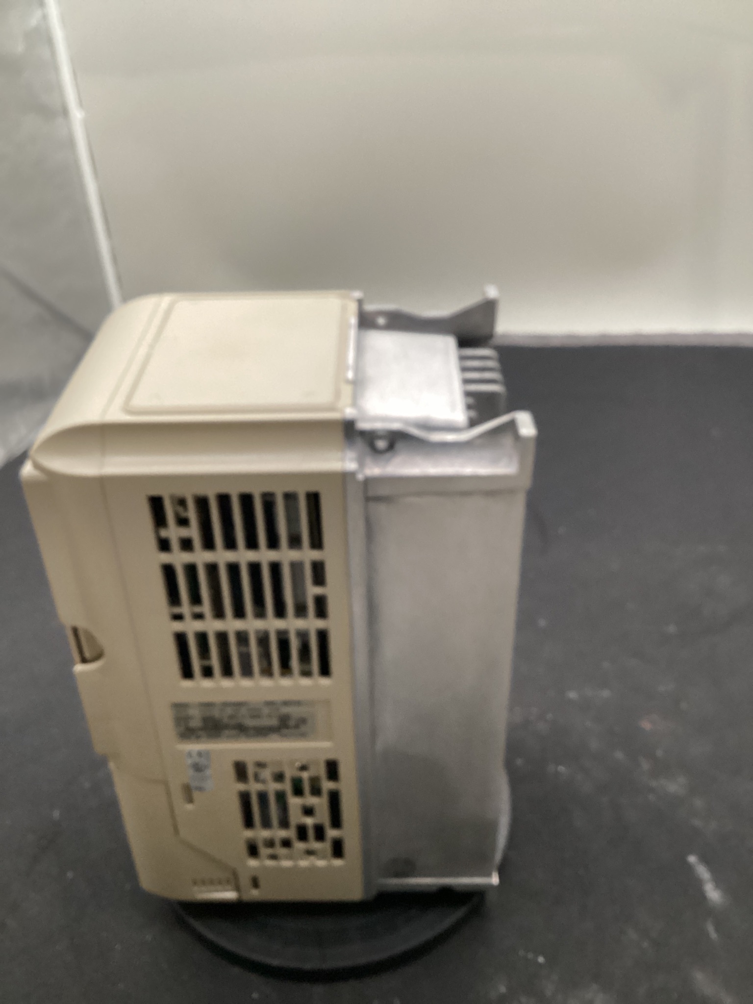YASKAWA CIMR-G7A43P7 G7 SERIES 5HP INVERTER DRIVE 480V USED 3