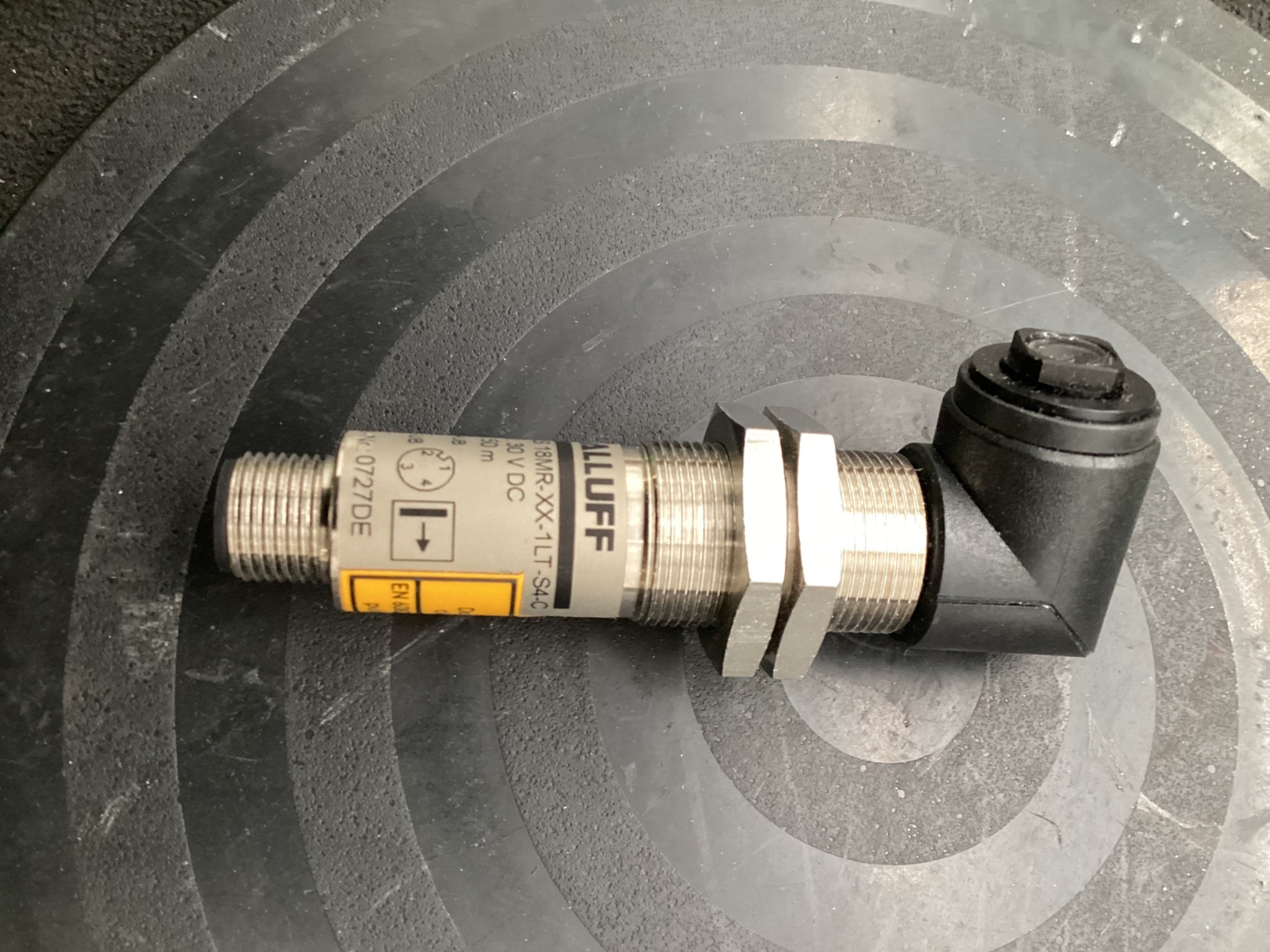 BALLUFF BLS 18MR-XX-1LT-S4-C PHOTOELECTRIC SENSOR USED 2