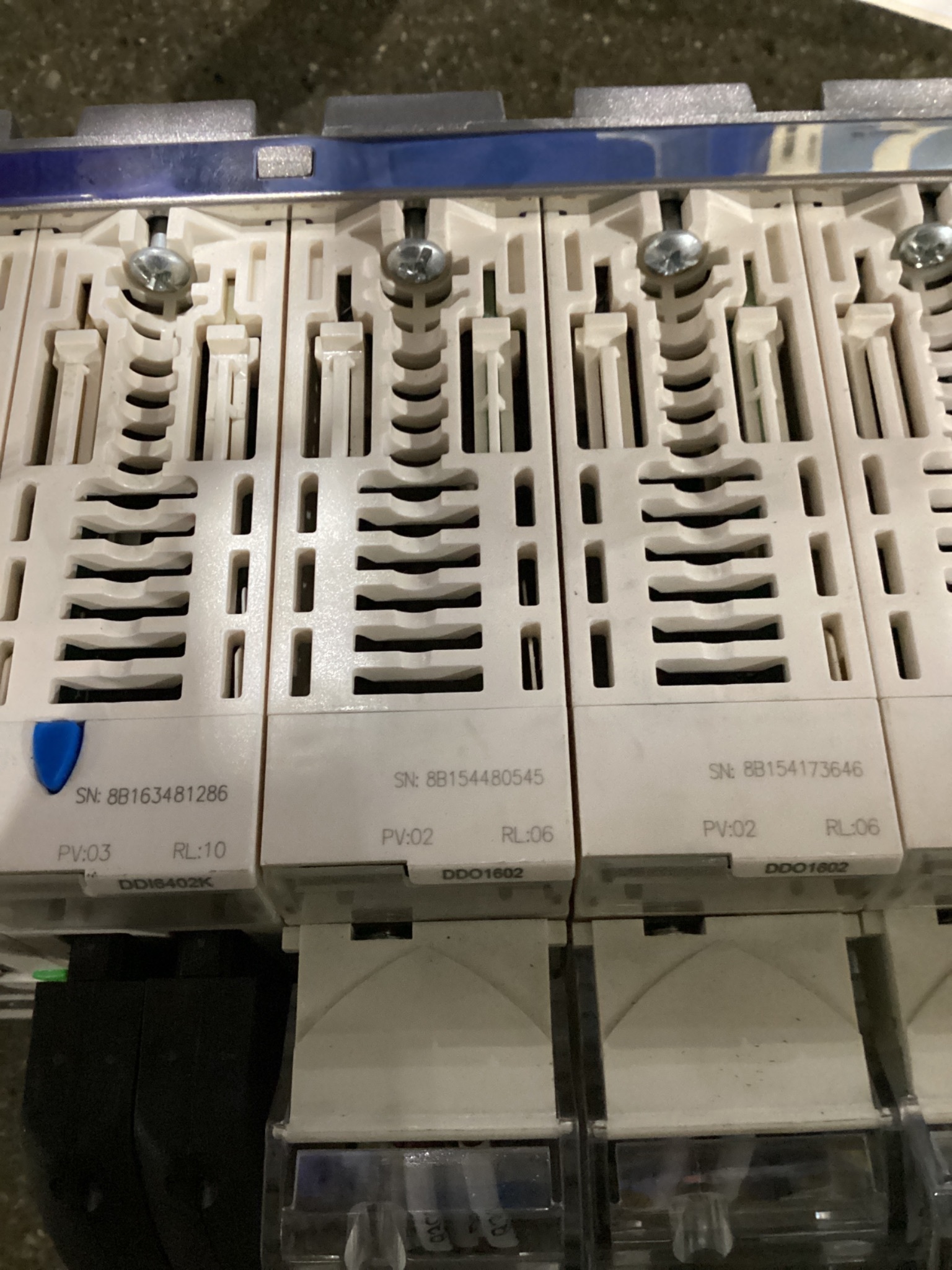SCHNEIDER ELECTRIC CPS2000 P341000 NOE0100 DDI6402K DDO1602 PLC USED 10