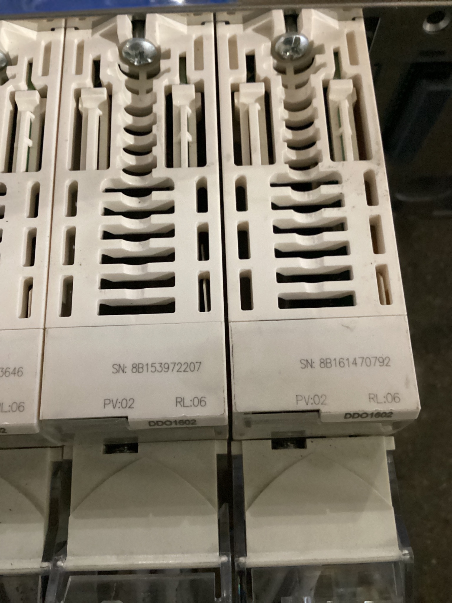 SCHNEIDER ELECTRIC CPS2000 P341000 NOE0100 DDI6402K DDO1602 PLC USED 11