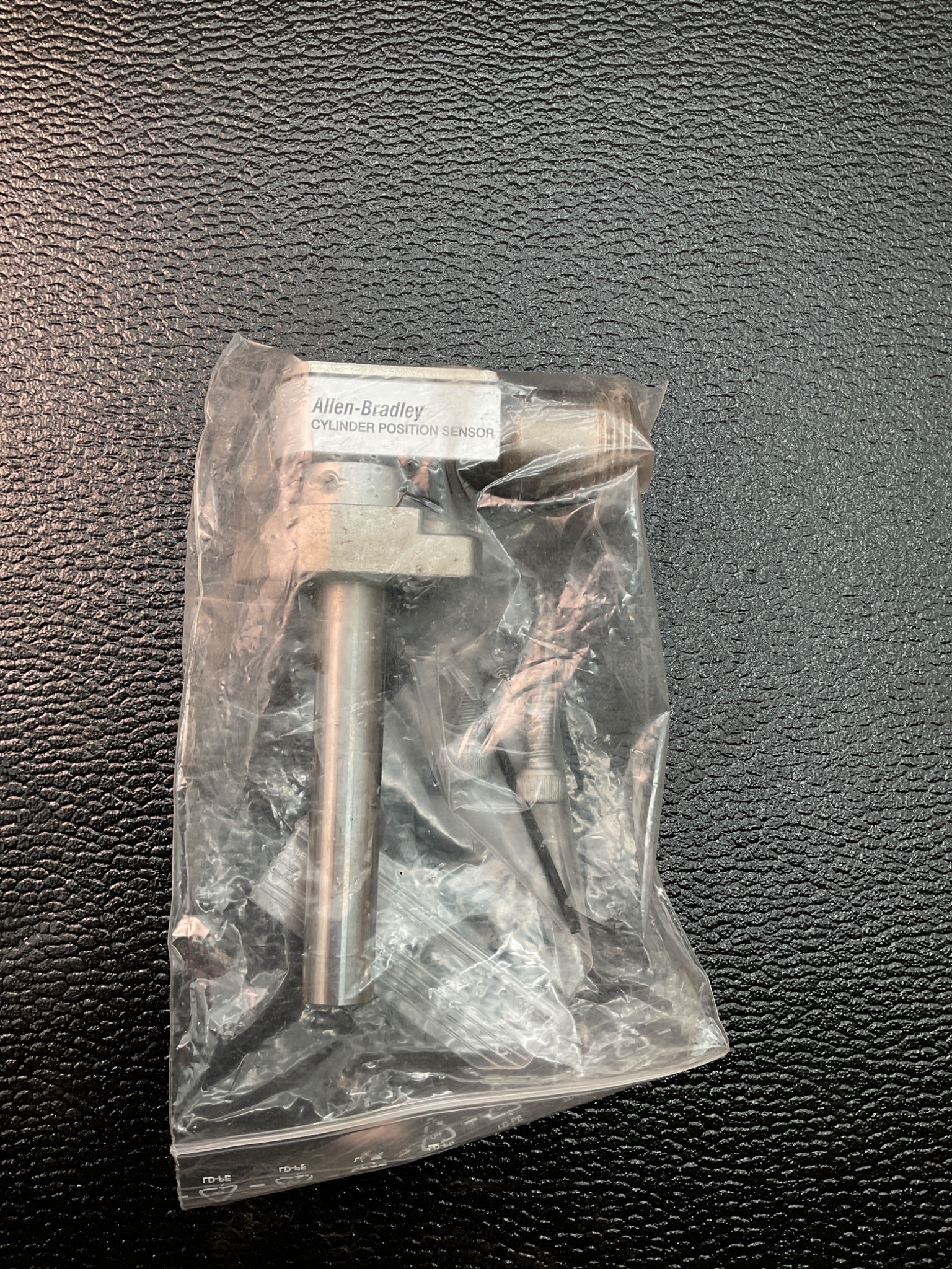 ALLEN BRADLEY 871D-BW2N730-N3 PROXIMITY SENSOR NEW 4