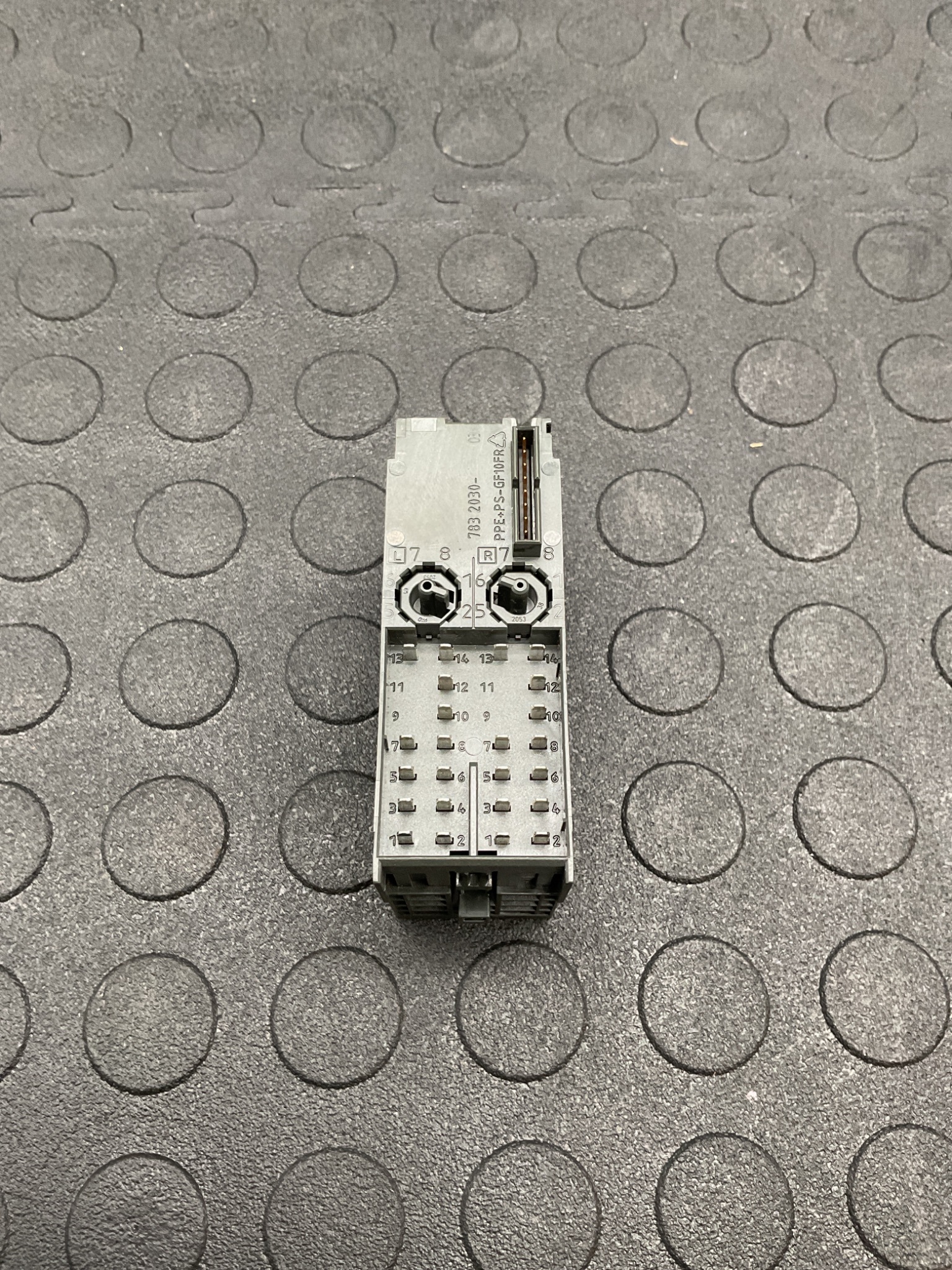 SIEMENS 6ES7138-4FB03-0AB0 ET200S F-DO PROFISAFE MODULE USED 2