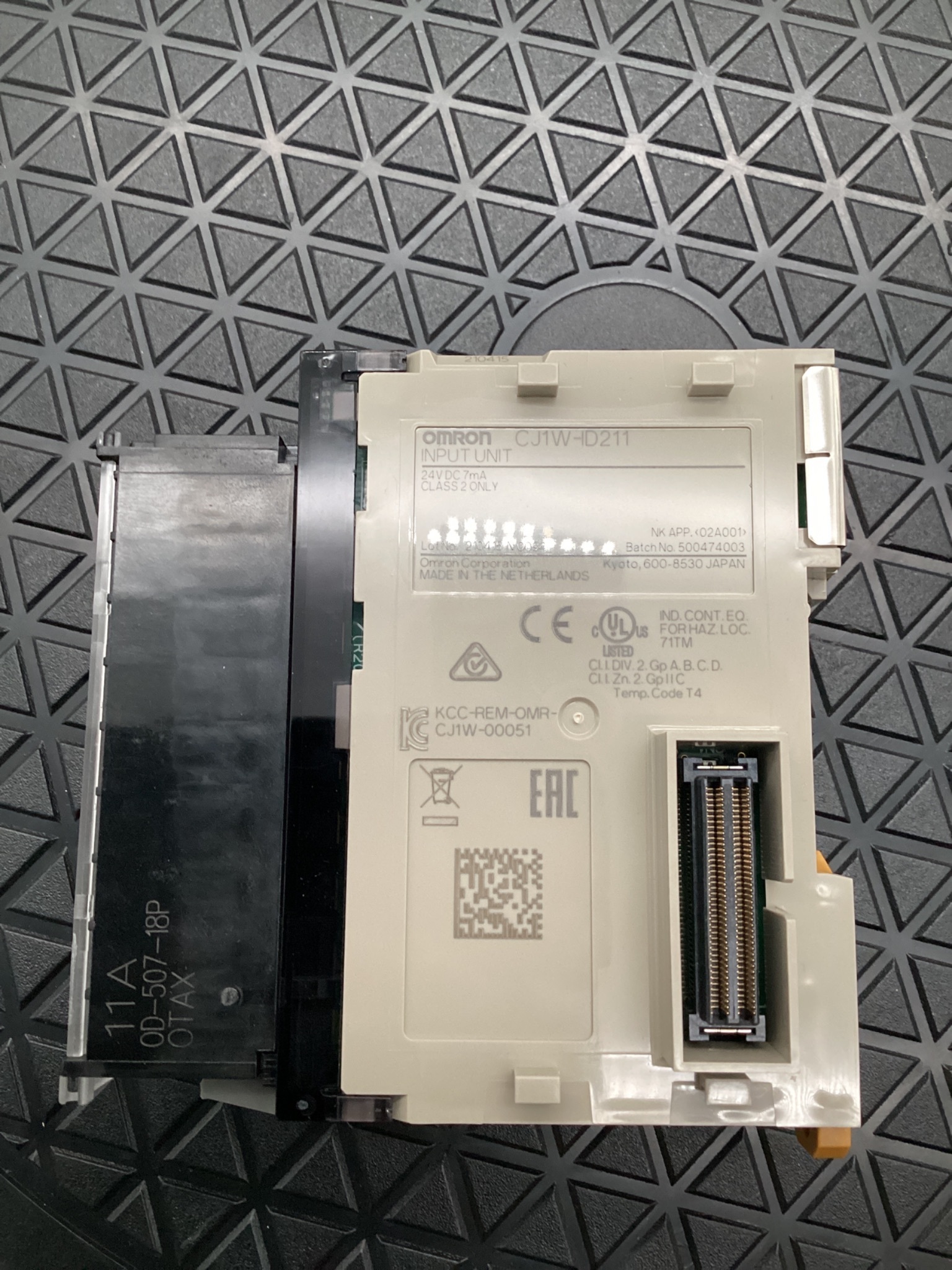 OMRON CJ1W-ID211 DIGITAL INPUT MODULE 24VDC 16PT PNP/NPN NEW 3
