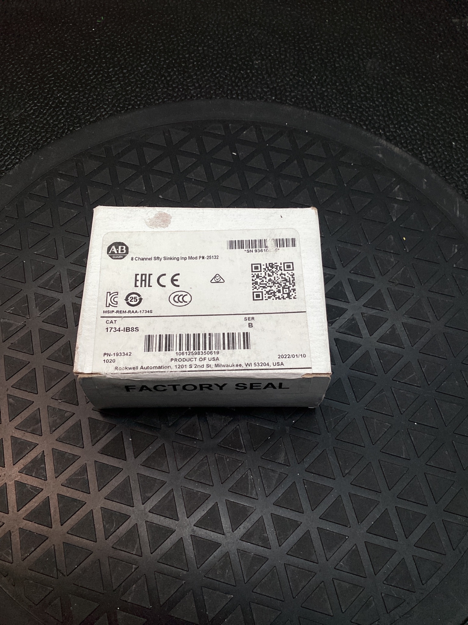 ALLEN-BRADLEY 1734-IB8S POINT I/O SAFETY INPUT MODULE USED 0