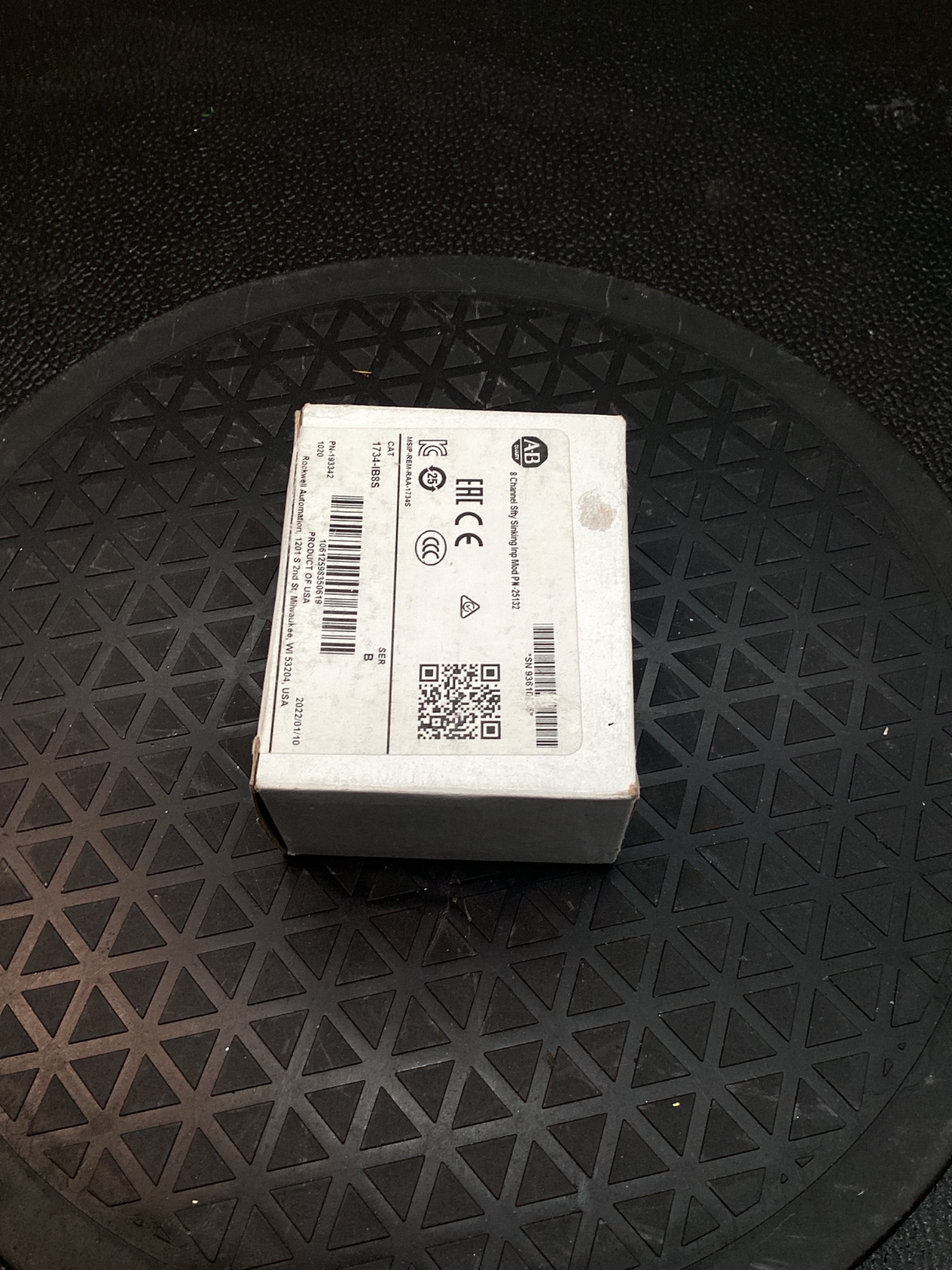 ALLEN-BRADLEY 1734-IB8S POINT I/O SAFETY INPUT MODULE USED 1