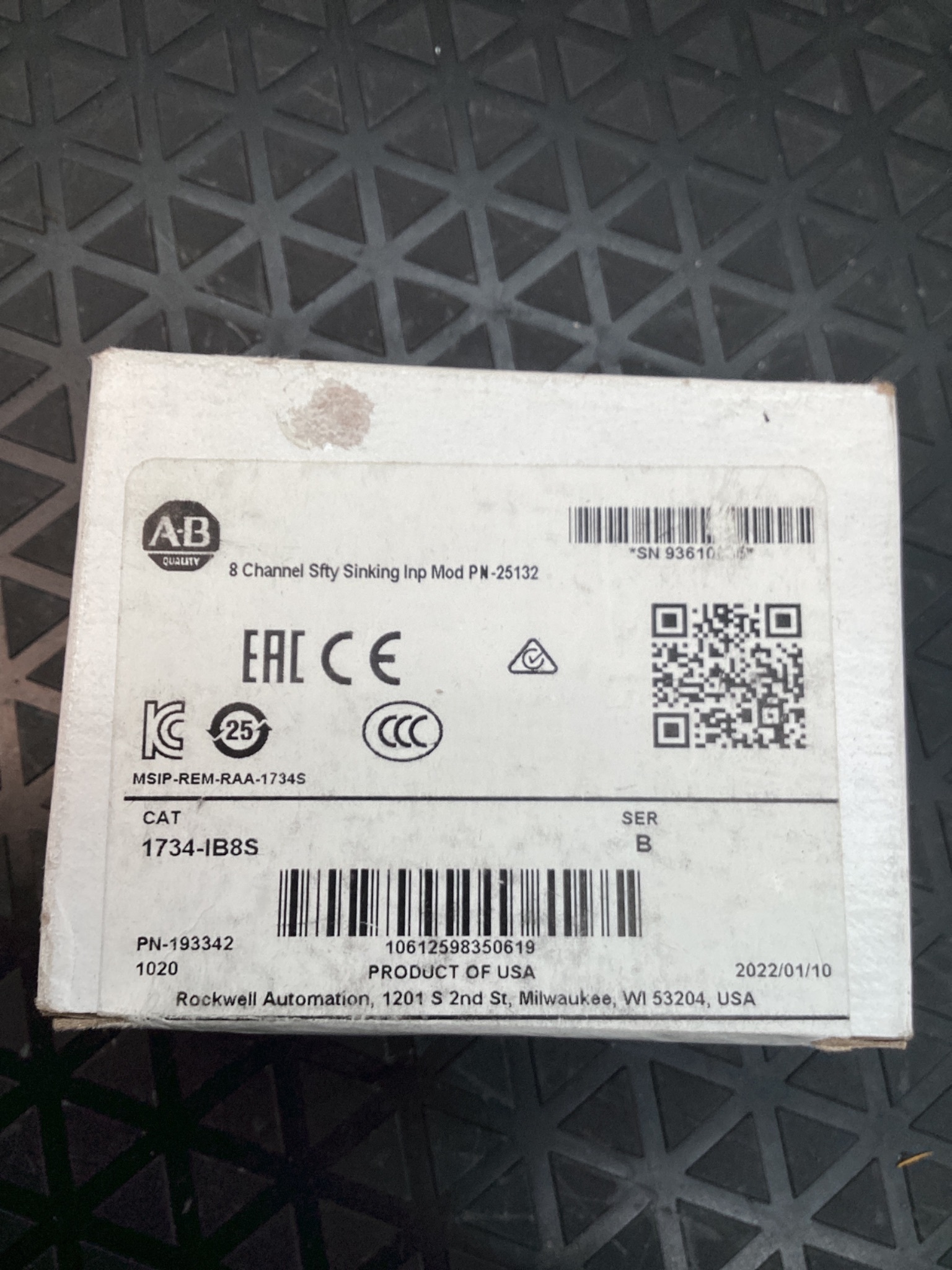 ALLEN-BRADLEY 1734-IB8S POINT I/O SAFETY INPUT MODULE USED 3