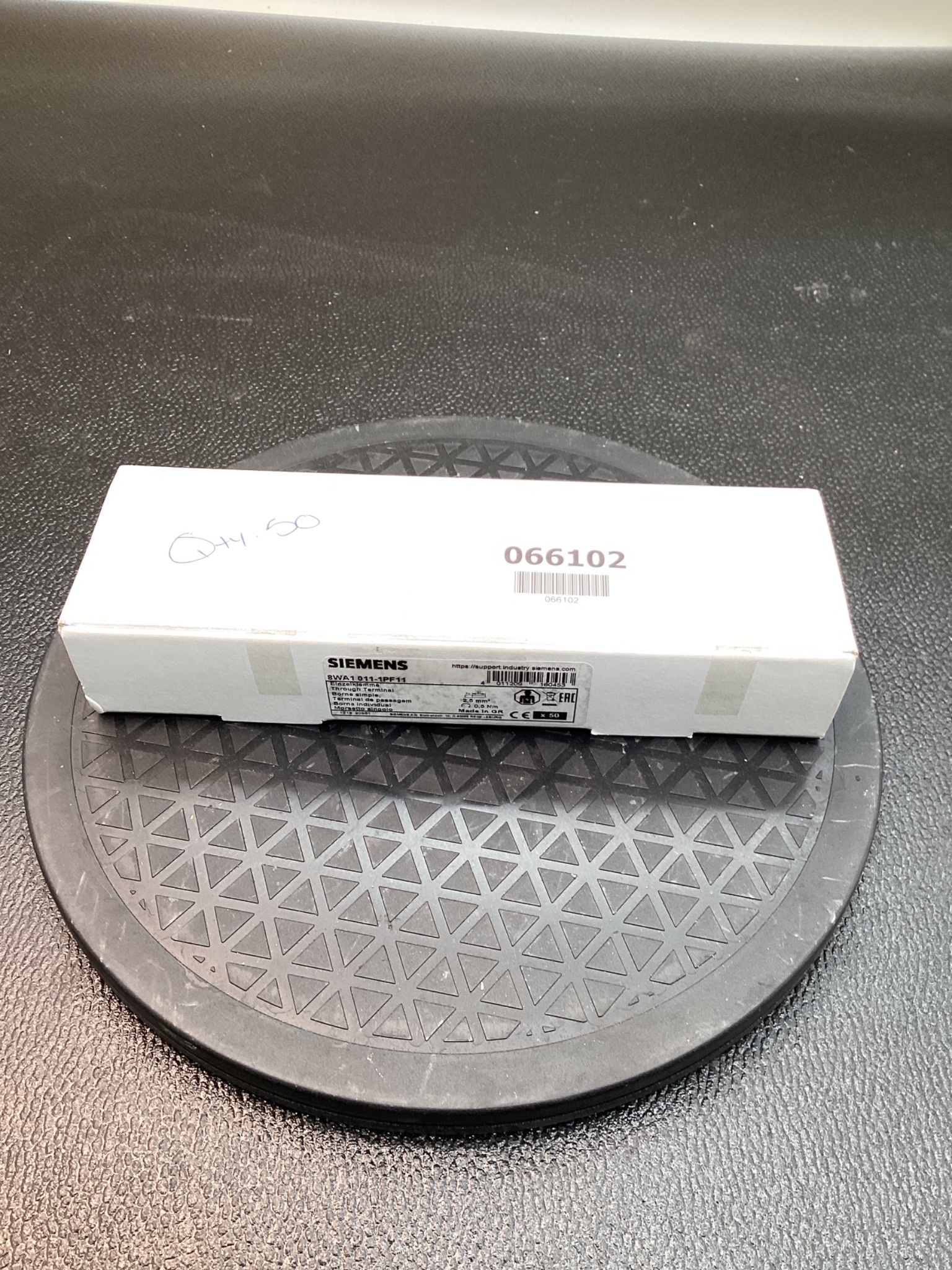 SIEMENS 8WA1 011-1PF11 TERMINAL BLOCK NEW 0