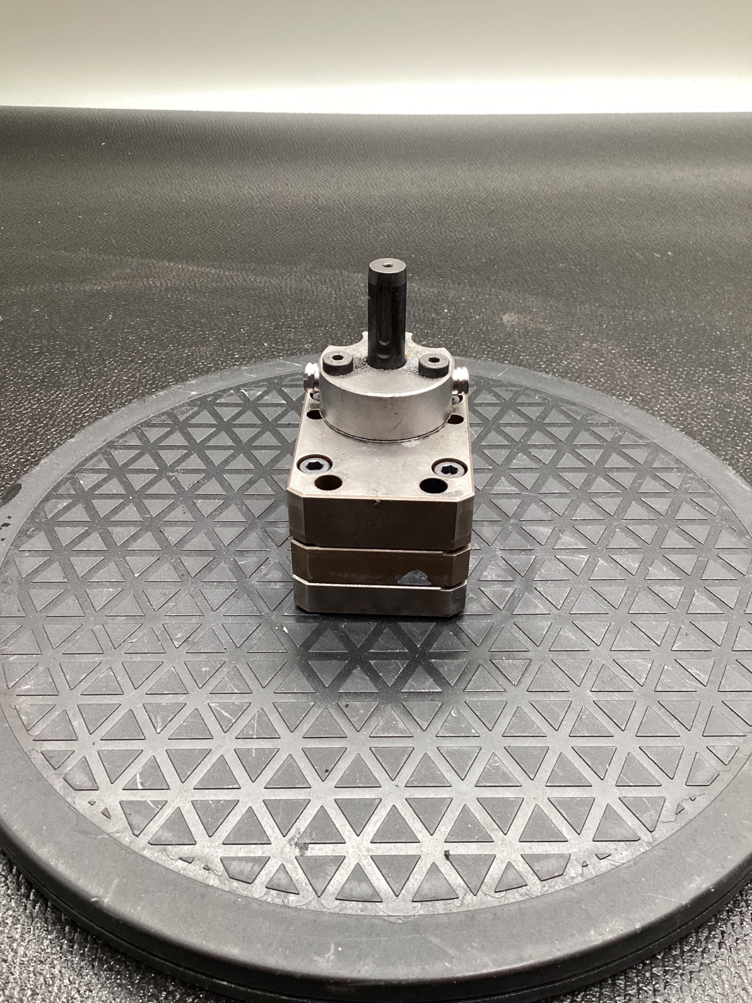 FANUC E0-9999-525-000 ZENITH BPB-6285 GEAR PUMP USED 1