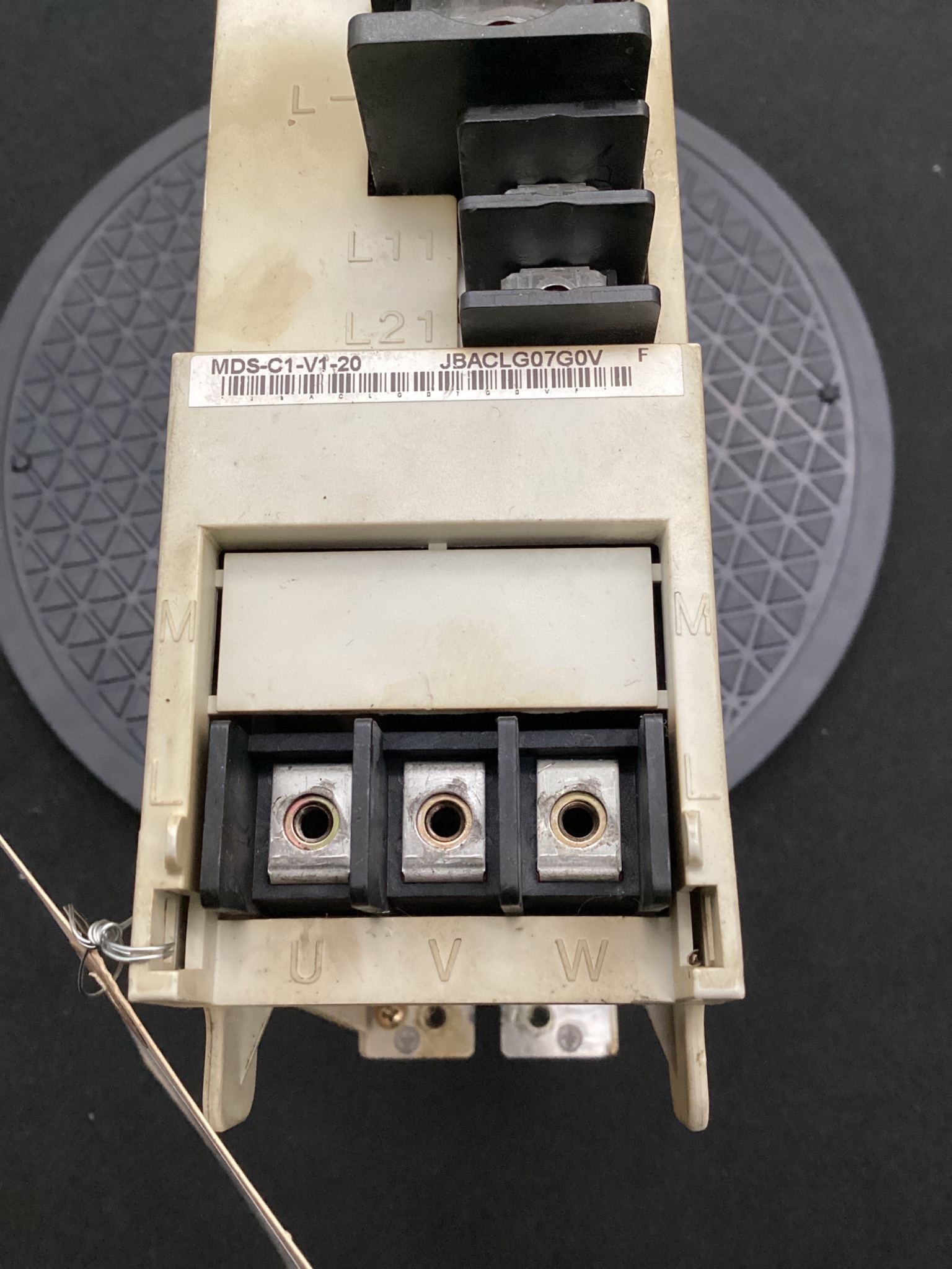 MITSUBISHI MDS-C1-V1-20 AC SERVO DRIVE 2.0KW SINGLE-AXIS USED 4