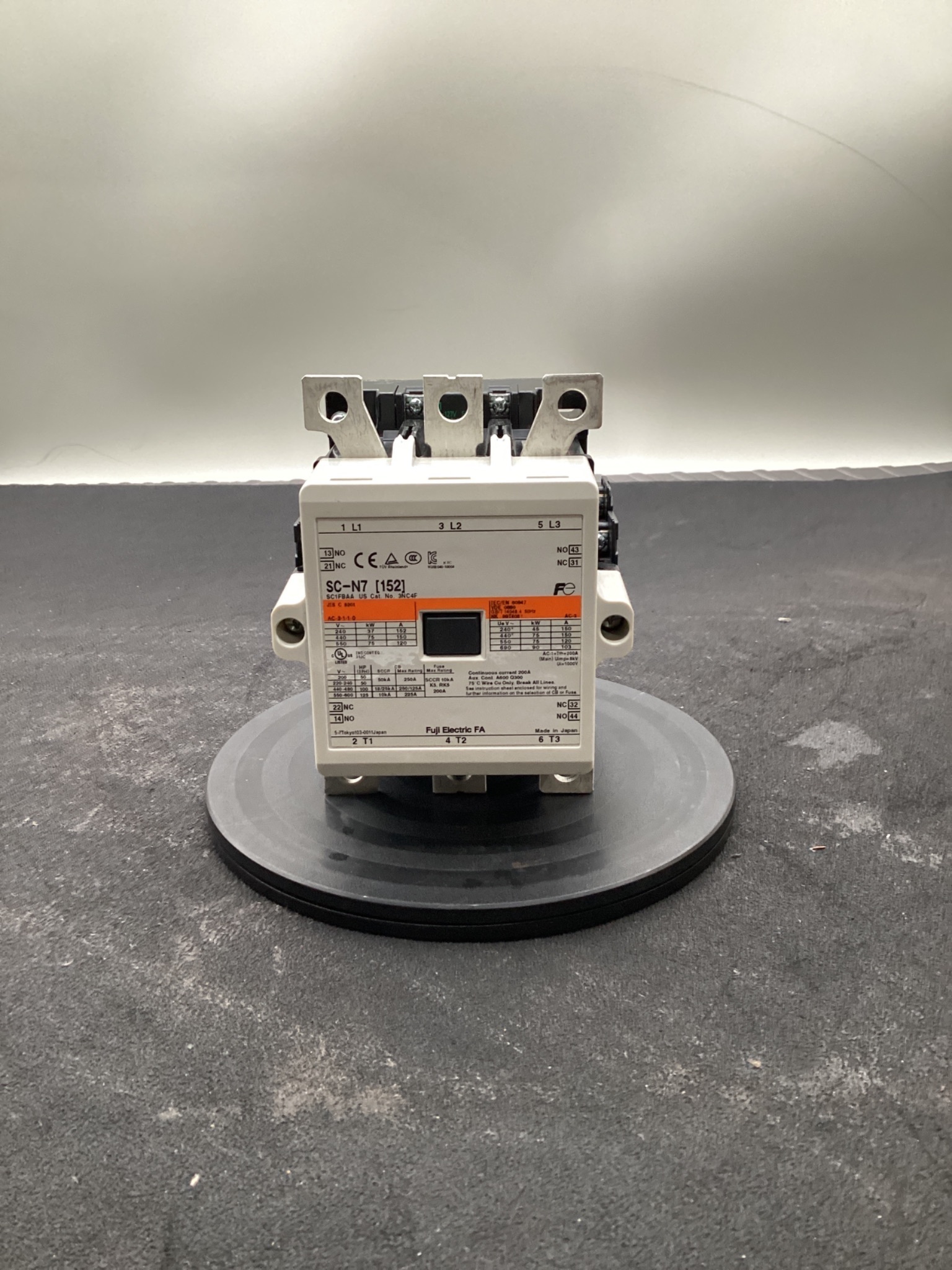 FUJI SC-N7 MAGNETIC CONTACTOR 220V AC 3-POLE USED 1