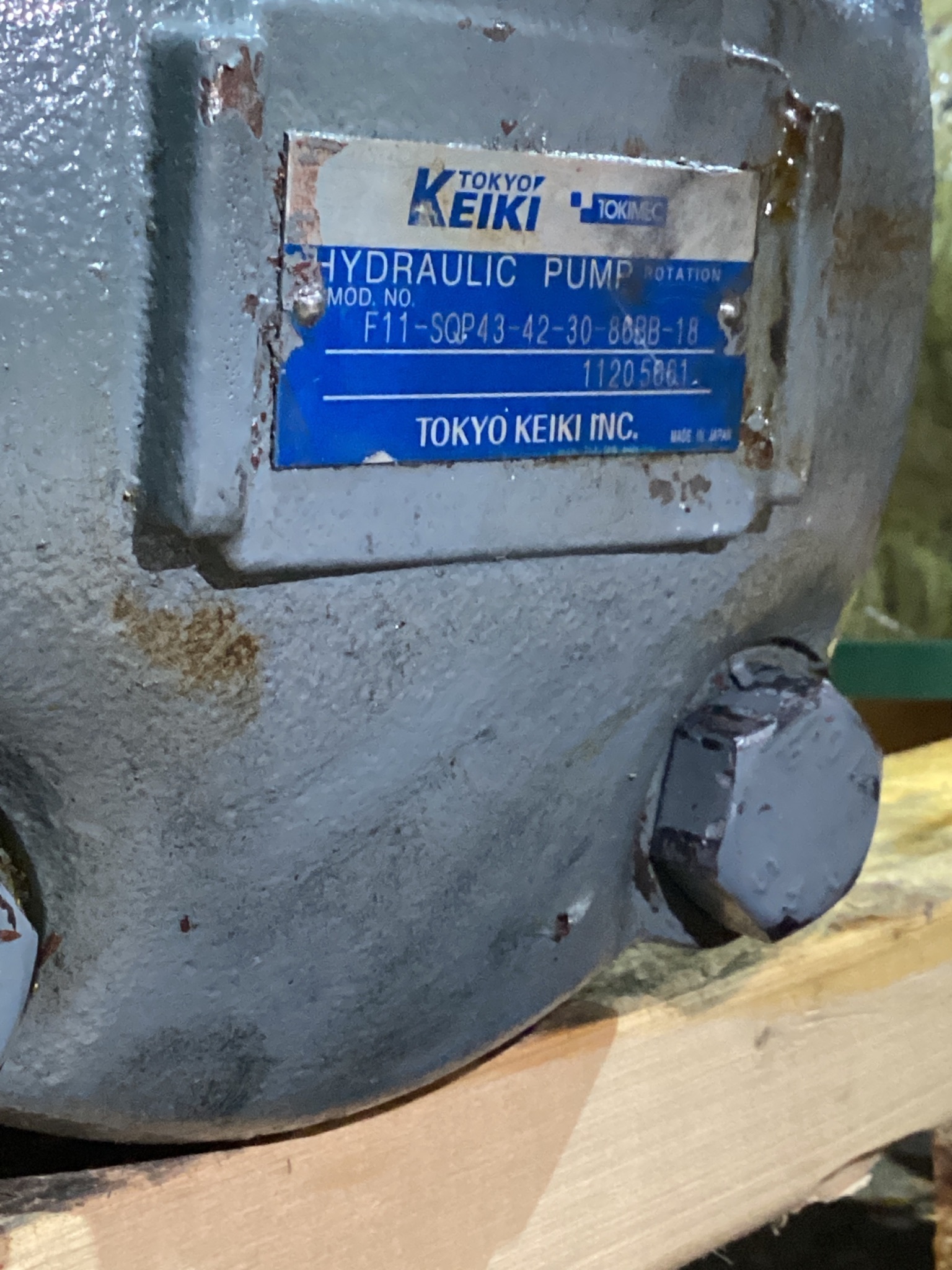 TOKYO KEIKI F11-SQP43-42-30-86BB-18 HYDRAULIC VANE PUMP USED 3