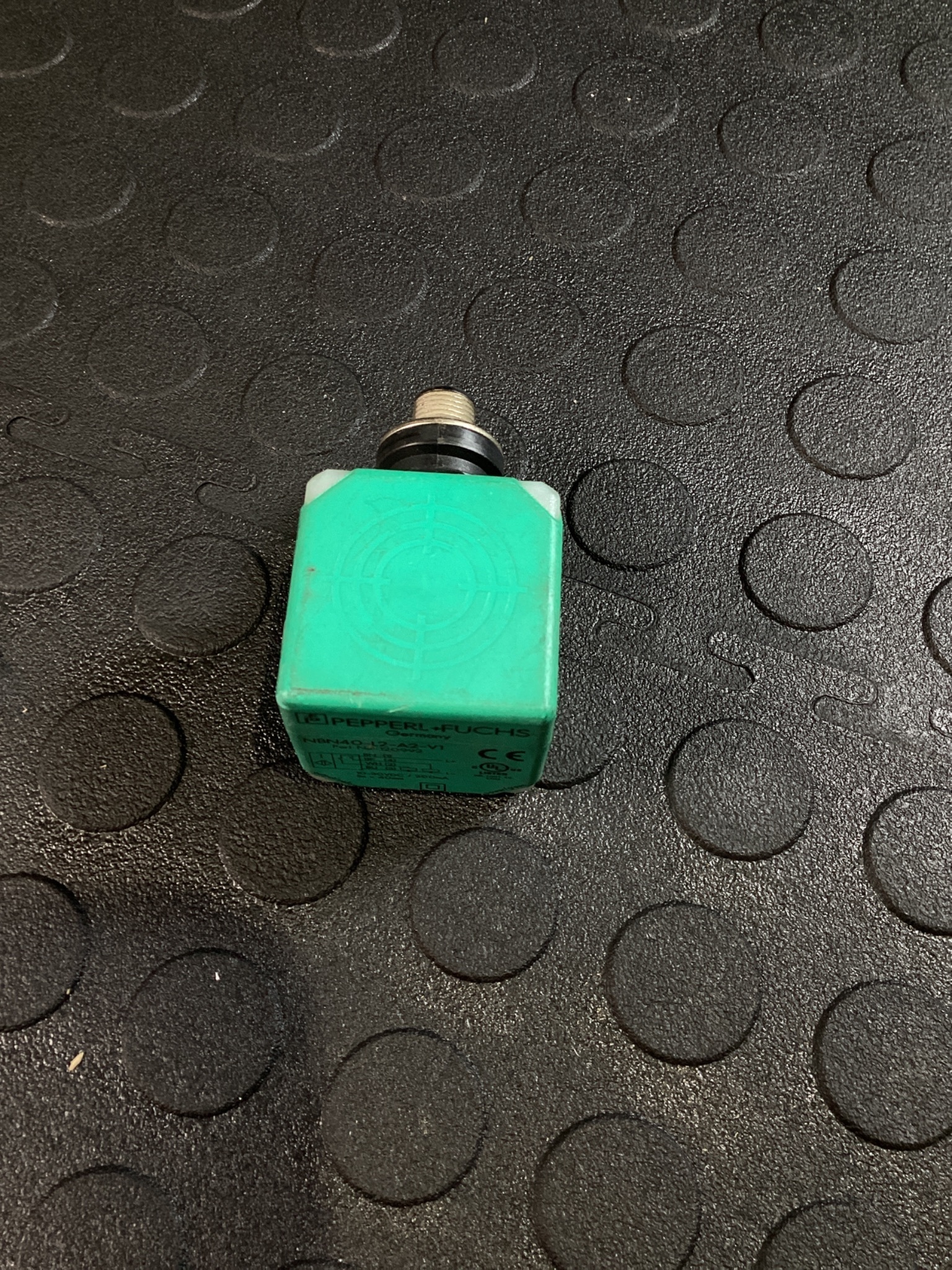 PEPPERL+FUCHS NBN40-L2-A2-V1 Inductive Sensor USED 2